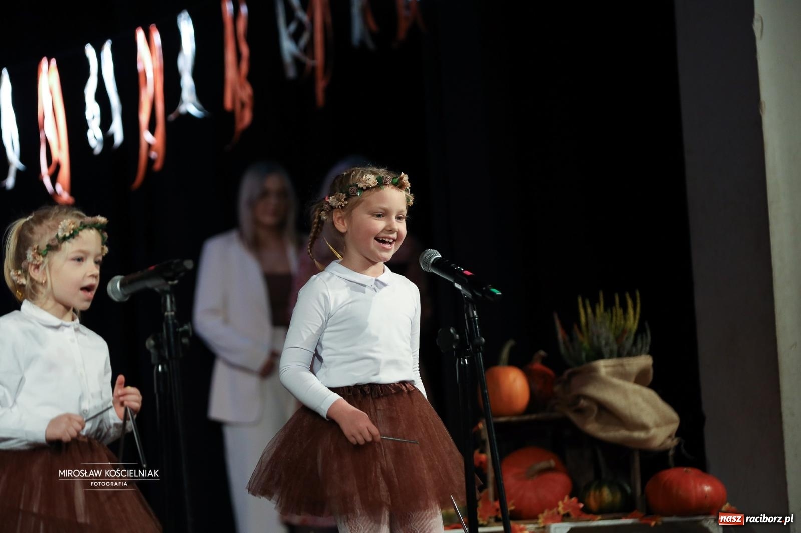 Zdjęcie w galerii na portalu naszraciborz.pl: I Powiatowy Festiwal Piosenki Przedszkolnej Jesienne Nutki w Raciborzu [FOTO i WIDEO] wiadomości z regionu
