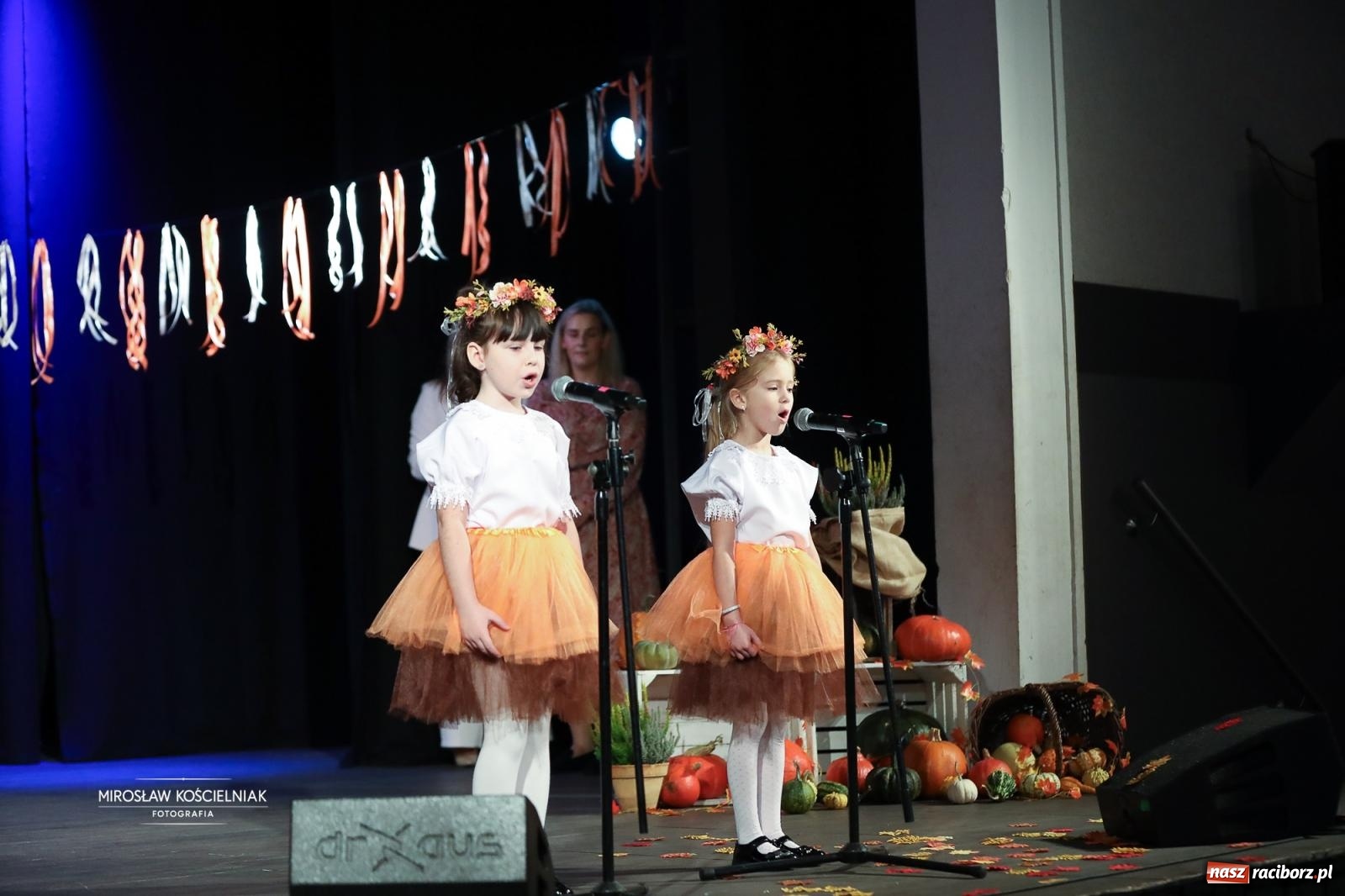 Zdjęcie w galerii na portalu naszraciborz.pl: I Powiatowy Festiwal Piosenki Przedszkolnej Jesienne Nutki w Raciborzu [FOTO i WIDEO] wiadomości z regionu