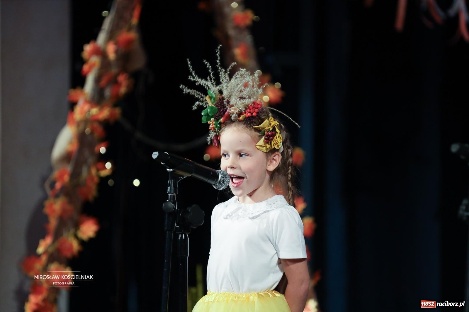 Zdjęcie w galerii na portalu naszraciborz.pl: I Powiatowy Festiwal Piosenki Przedszkolnej Jesienne Nutki w Raciborzu [FOTO i WIDEO] wiadomości z regionu