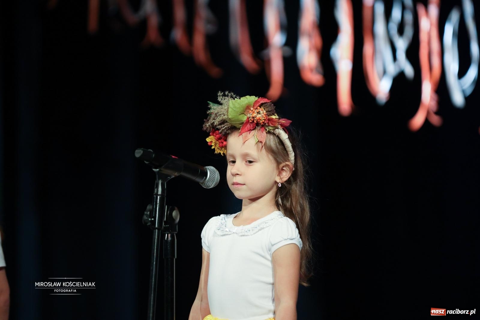 Zdjęcie w galerii na portalu naszraciborz.pl: I Powiatowy Festiwal Piosenki Przedszkolnej Jesienne Nutki w Raciborzu [FOTO i WIDEO] wiadomości z regionu