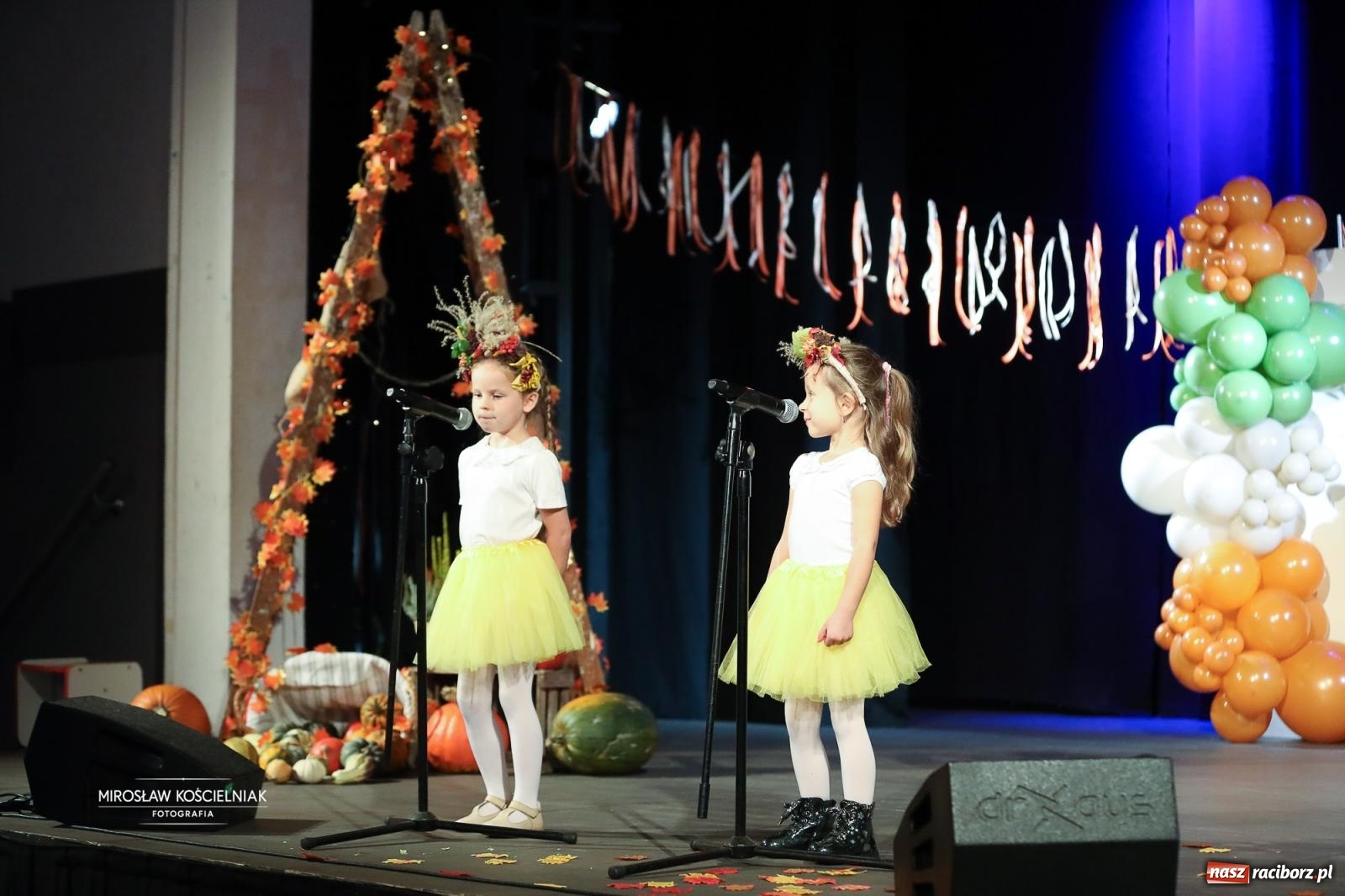 Zdjęcie w galerii na portalu naszraciborz.pl: I Powiatowy Festiwal Piosenki Przedszkolnej Jesienne Nutki w Raciborzu [FOTO i WIDEO] wiadomości z regionu