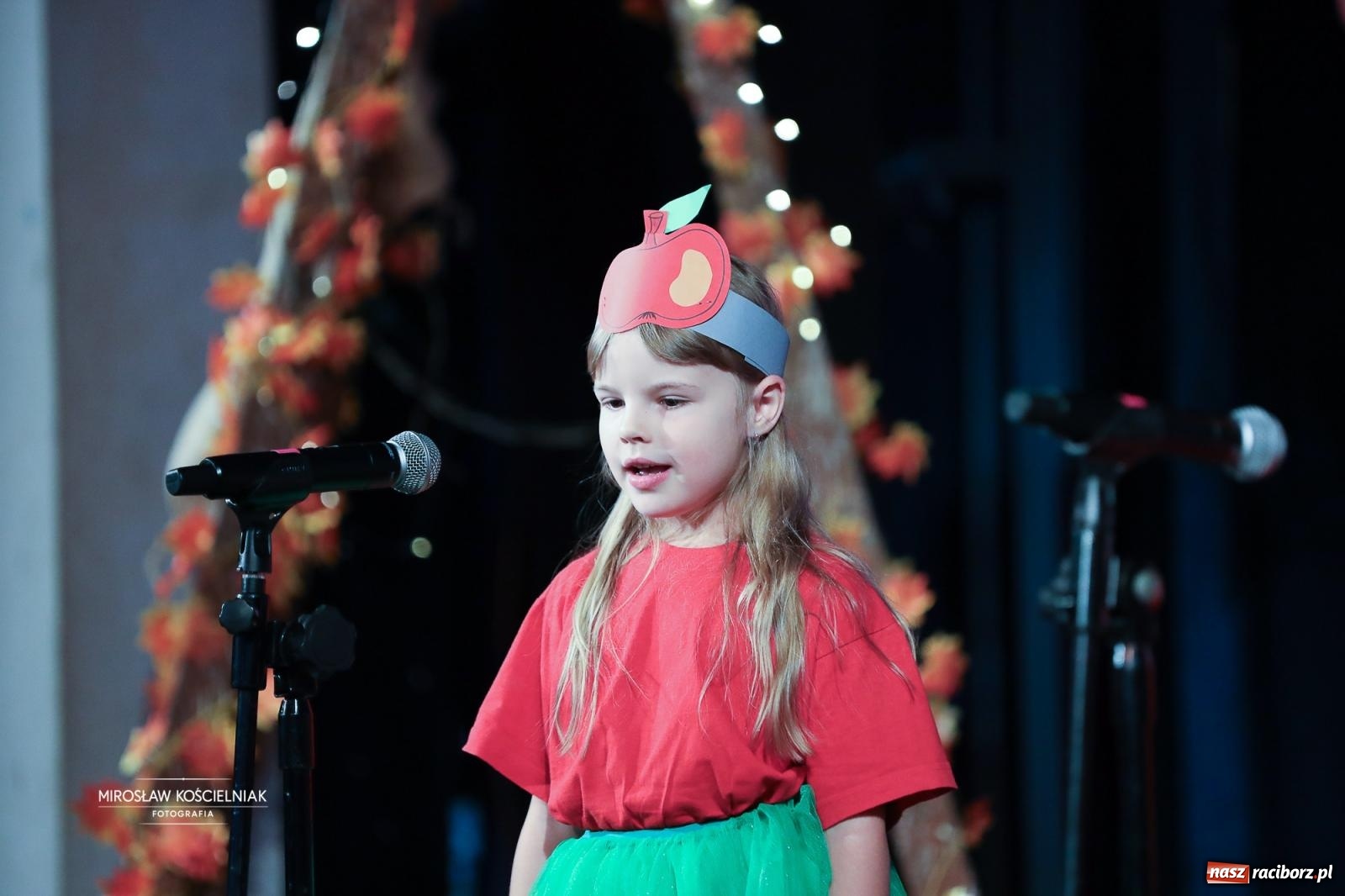 Zdjęcie w galerii na portalu naszraciborz.pl: I Powiatowy Festiwal Piosenki Przedszkolnej Jesienne Nutki w Raciborzu [FOTO i WIDEO] wiadomości z regionu