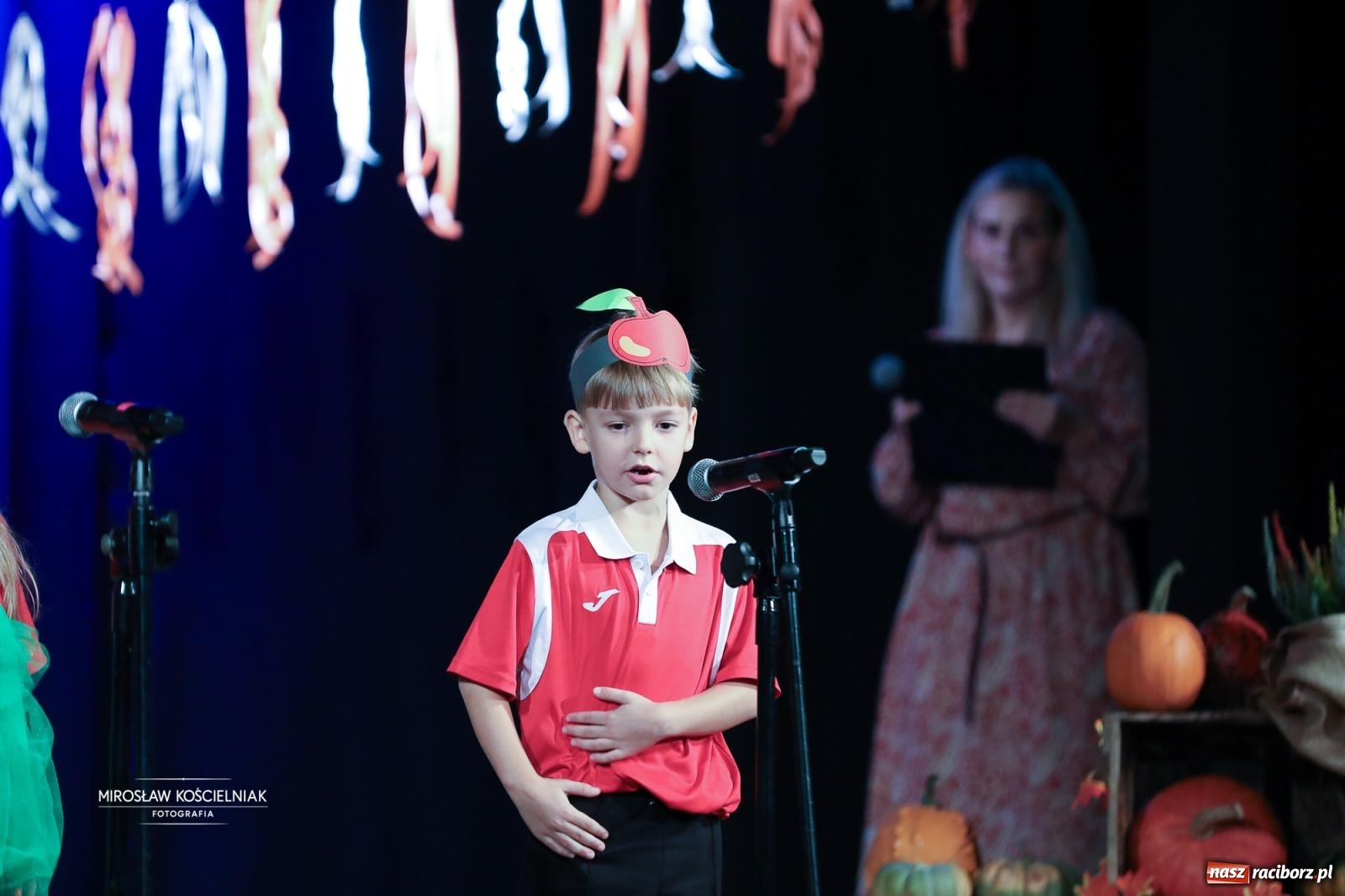 Zdjęcie w galerii na portalu naszraciborz.pl: I Powiatowy Festiwal Piosenki Przedszkolnej Jesienne Nutki w Raciborzu [FOTO i WIDEO] wiadomości z regionu