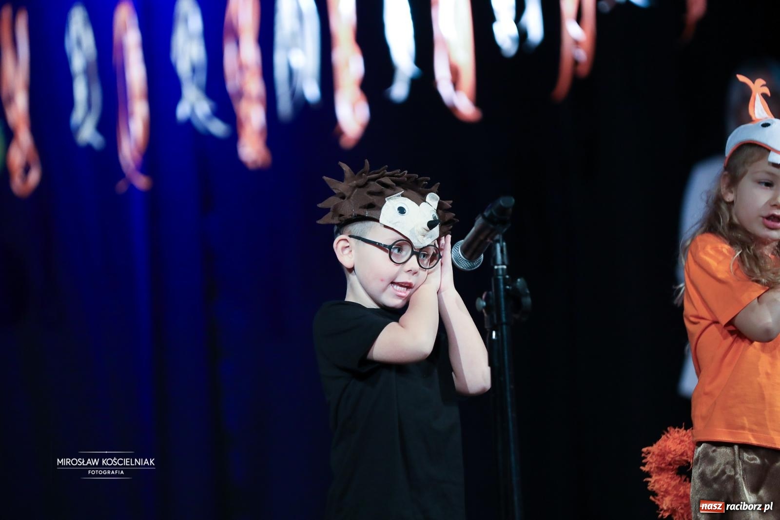 Zdjęcie w galerii na portalu naszraciborz.pl: I Powiatowy Festiwal Piosenki Przedszkolnej Jesienne Nutki w Raciborzu [FOTO i WIDEO] wiadomości z regionu