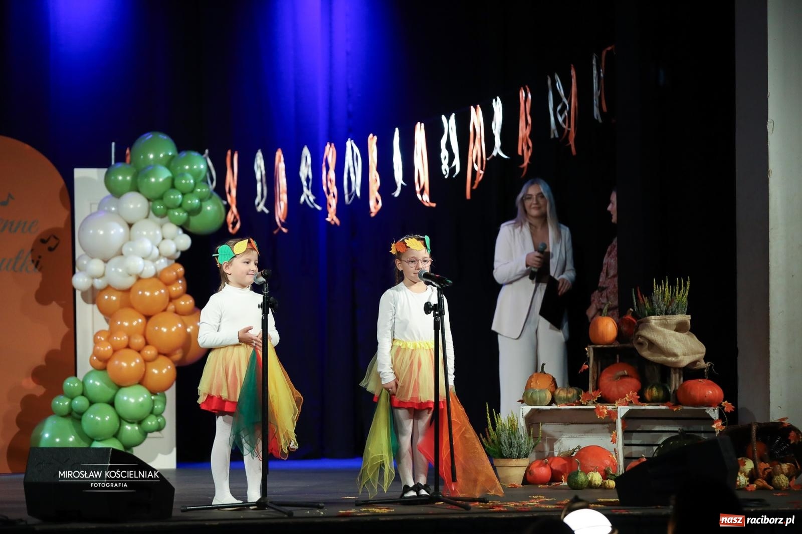 Zdjęcie w galerii na portalu naszraciborz.pl: I Powiatowy Festiwal Piosenki Przedszkolnej Jesienne Nutki w Raciborzu [FOTO i WIDEO] wiadomości z regionu