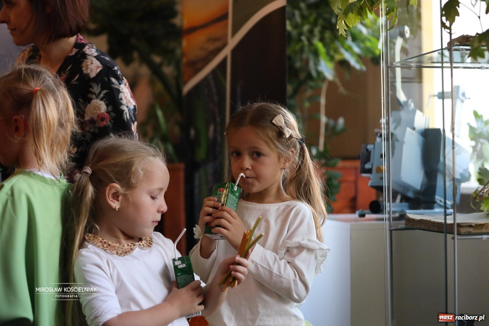 Zdjęcie w galerii na portalu naszraciborz.pl: I Powiatowy Festiwal Piosenki Przedszkolnej Jesienne Nutki w Raciborzu [FOTO i WIDEO] wiadomości z regionu