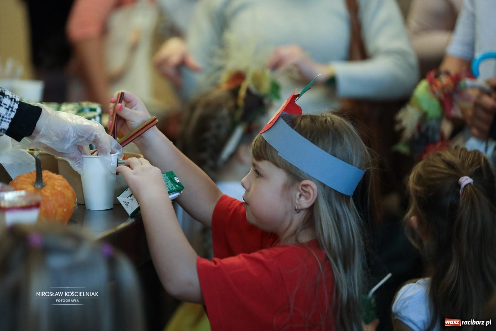 Zdjęcie w galerii na portalu naszraciborz.pl: I Powiatowy Festiwal Piosenki Przedszkolnej Jesienne Nutki w Raciborzu [FOTO i WIDEO] wiadomości z regionu