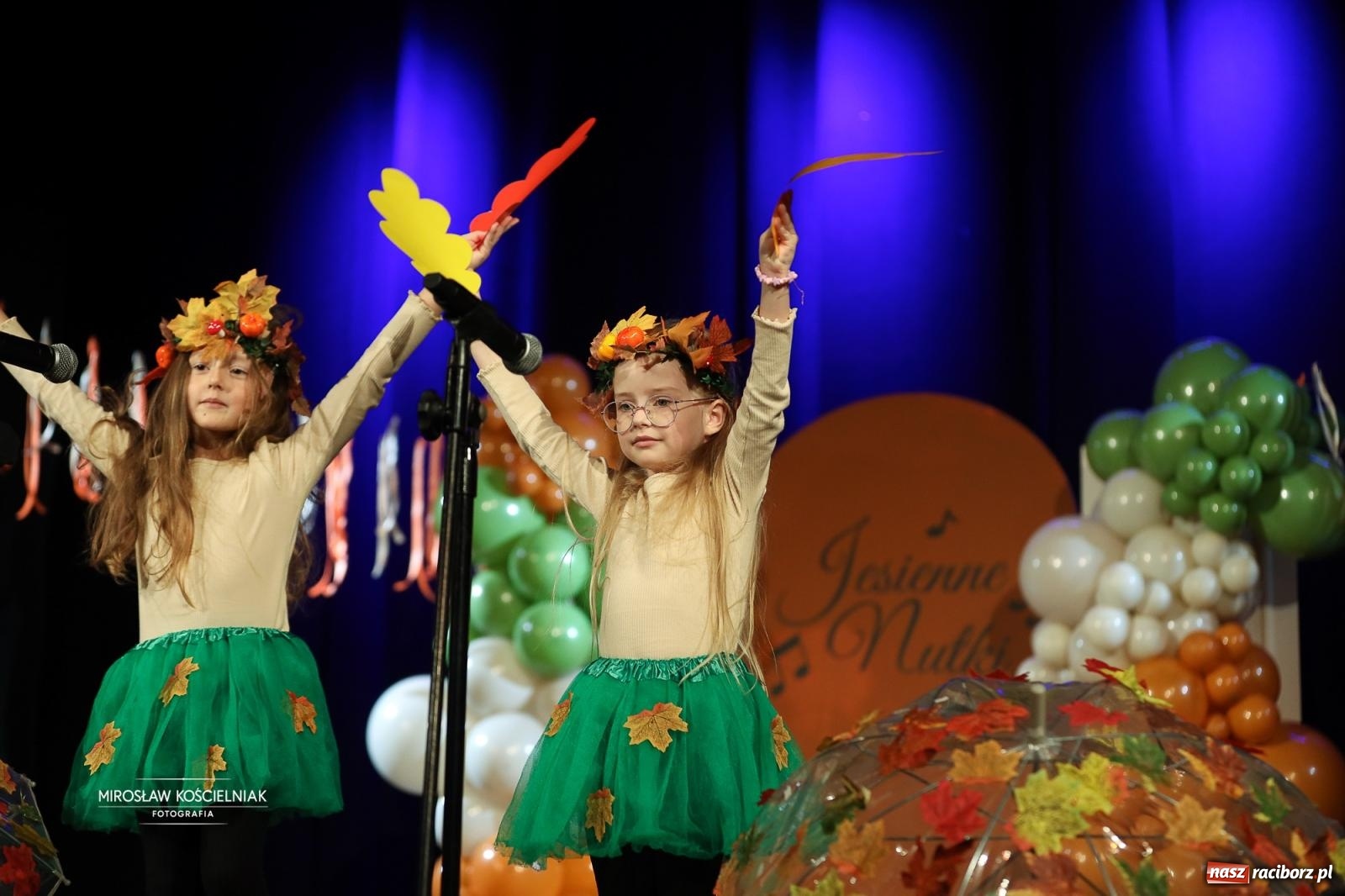 Zdjęcie w galerii na portalu naszraciborz.pl: I Powiatowy Festiwal Piosenki Przedszkolnej Jesienne Nutki w Raciborzu [FOTO i WIDEO] wiadomości z regionu