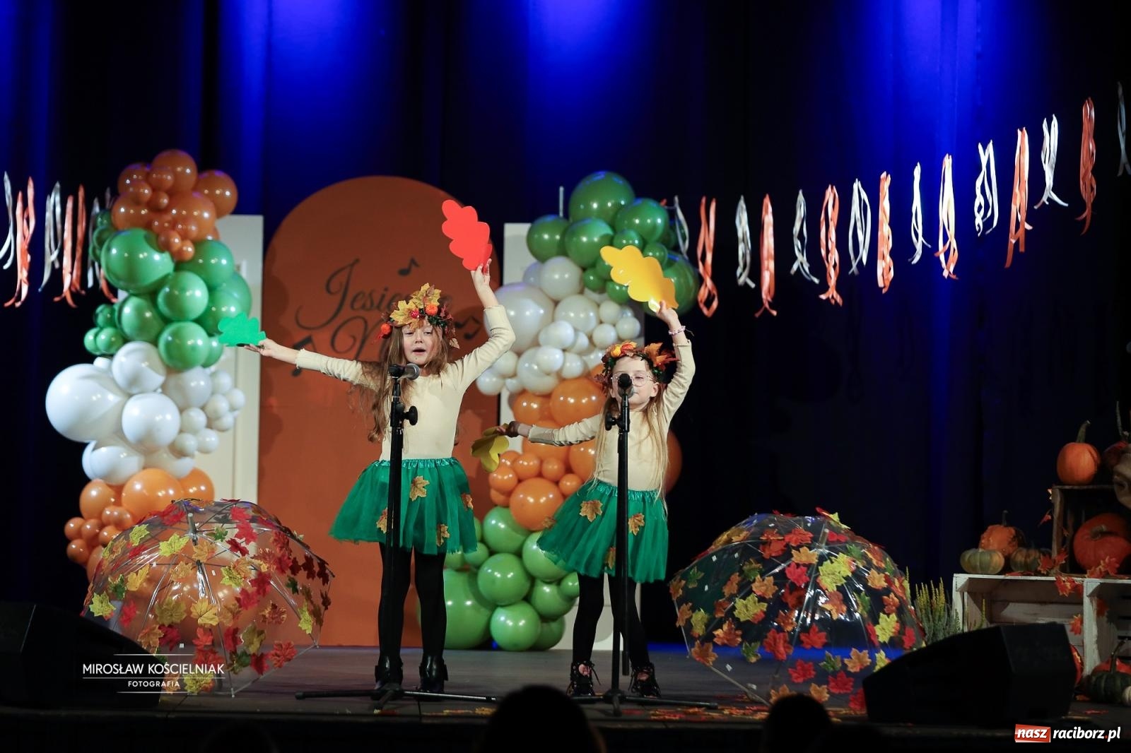 Zdjęcie w galerii na portalu naszraciborz.pl: I Powiatowy Festiwal Piosenki Przedszkolnej Jesienne Nutki w Raciborzu [FOTO i WIDEO] wiadomości z regionu