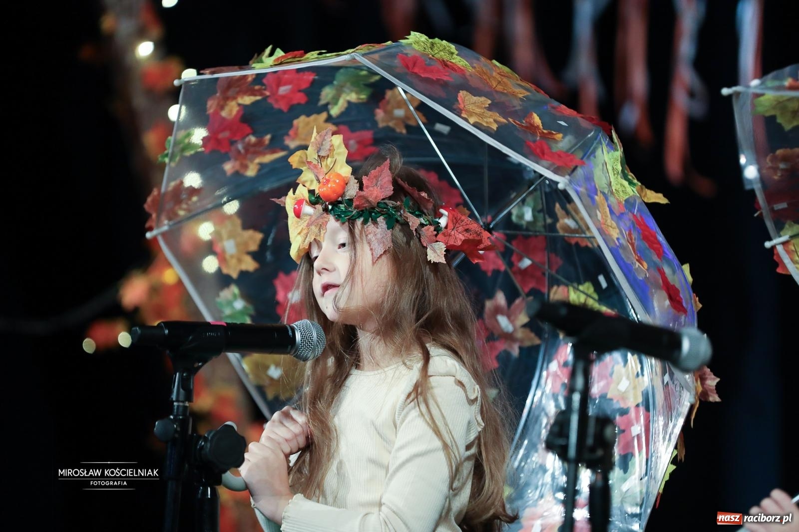 Zdjęcie w galerii na portalu naszraciborz.pl: I Powiatowy Festiwal Piosenki Przedszkolnej Jesienne Nutki w Raciborzu [FOTO i WIDEO] wiadomości z regionu