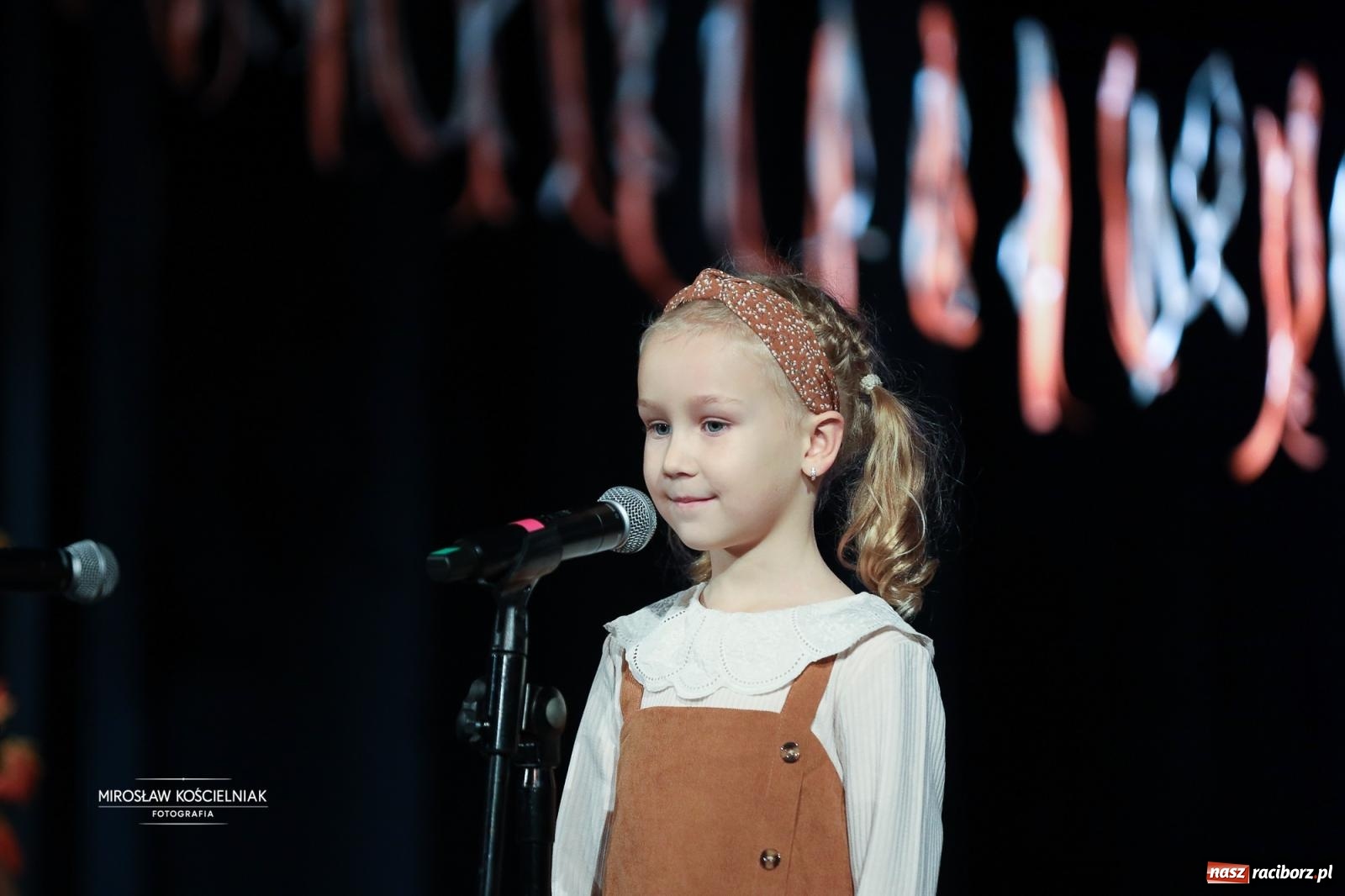 Zdjęcie w galerii na portalu naszraciborz.pl: I Powiatowy Festiwal Piosenki Przedszkolnej Jesienne Nutki w Raciborzu [FOTO i WIDEO] wiadomości z regionu