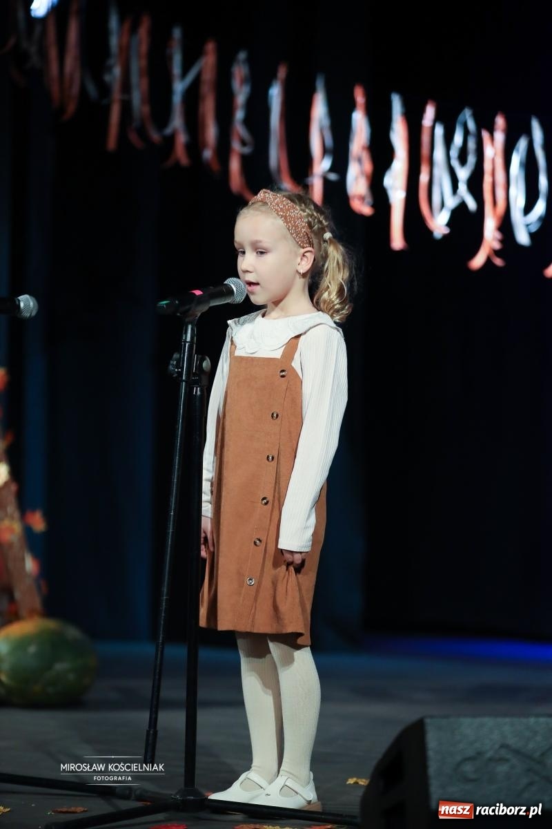 Zdjęcie w galerii na portalu naszraciborz.pl: I Powiatowy Festiwal Piosenki Przedszkolnej Jesienne Nutki w Raciborzu [FOTO i WIDEO] wiadomości z regionu