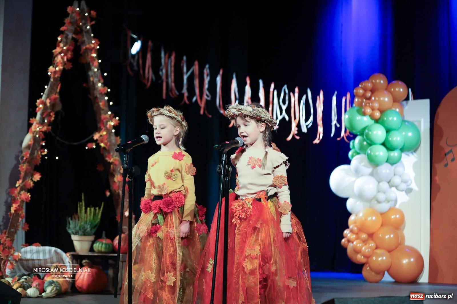 Zdjęcie w galerii na portalu naszraciborz.pl: I Powiatowy Festiwal Piosenki Przedszkolnej Jesienne Nutki w Raciborzu [FOTO i WIDEO] wiadomości z regionu