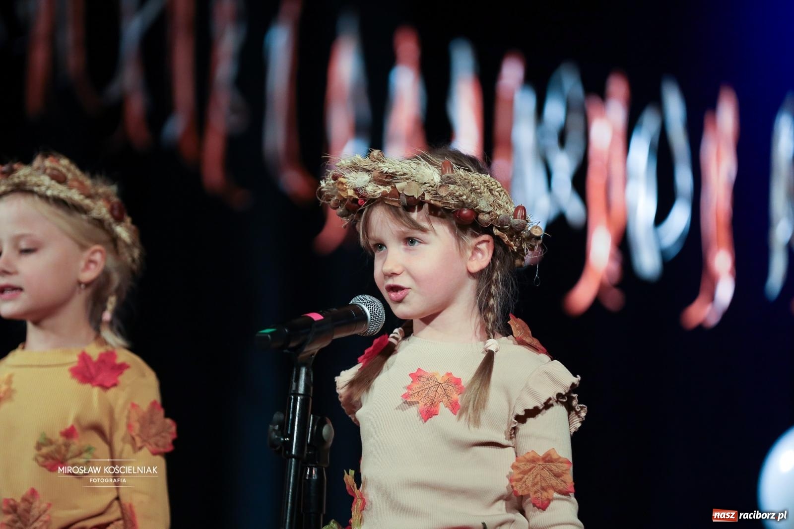 Zdjęcie w galerii na portalu naszraciborz.pl: I Powiatowy Festiwal Piosenki Przedszkolnej Jesienne Nutki w Raciborzu [FOTO i WIDEO] wiadomości z regionu