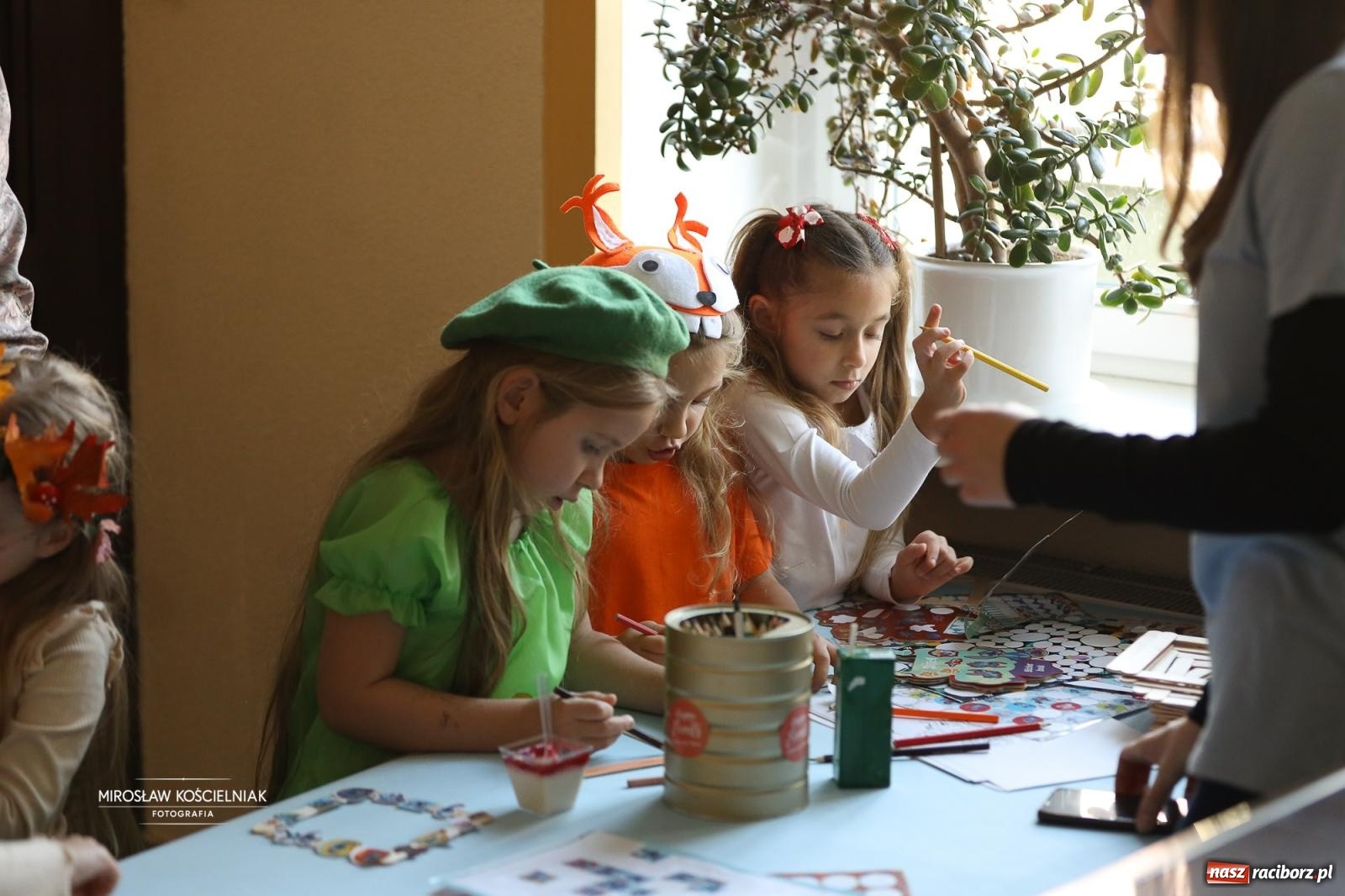 Zdjęcie w galerii na portalu naszraciborz.pl: I Powiatowy Festiwal Piosenki Przedszkolnej Jesienne Nutki w Raciborzu [FOTO i WIDEO] wiadomości z regionu