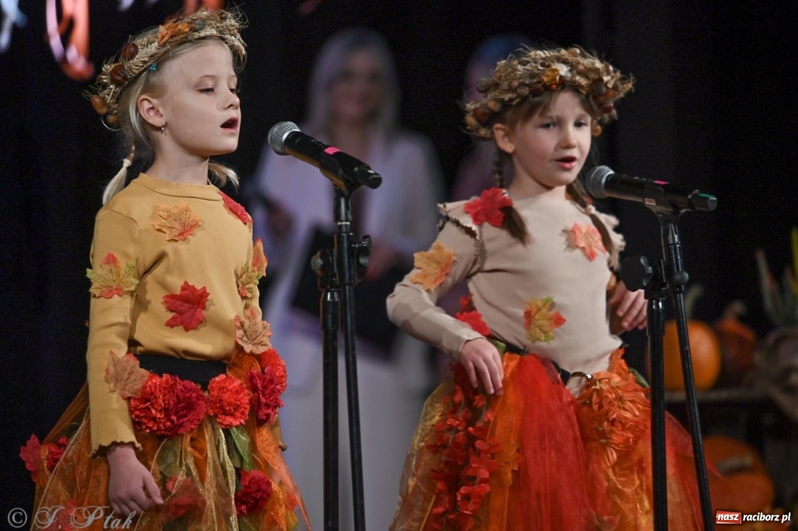 Zdjęcie w galerii na portalu naszraciborz.pl: I Powiatowy Festiwal Piosenki Przedszkolnej Jesienne Nutki w Raciborzu [FOTO i WIDEO] wiadomości z regionu