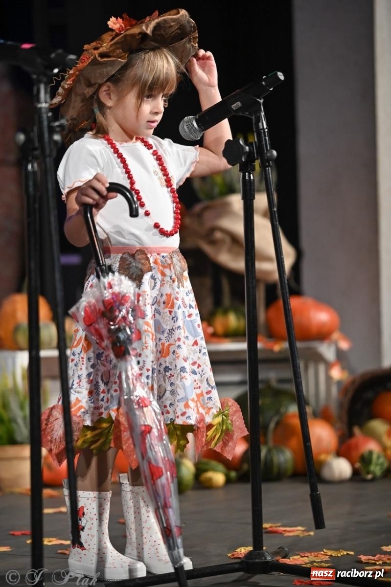 Zdjęcie w galerii na portalu naszraciborz.pl: I Powiatowy Festiwal Piosenki Przedszkolnej Jesienne Nutki w Raciborzu [FOTO i WIDEO] wiadomości z regionu