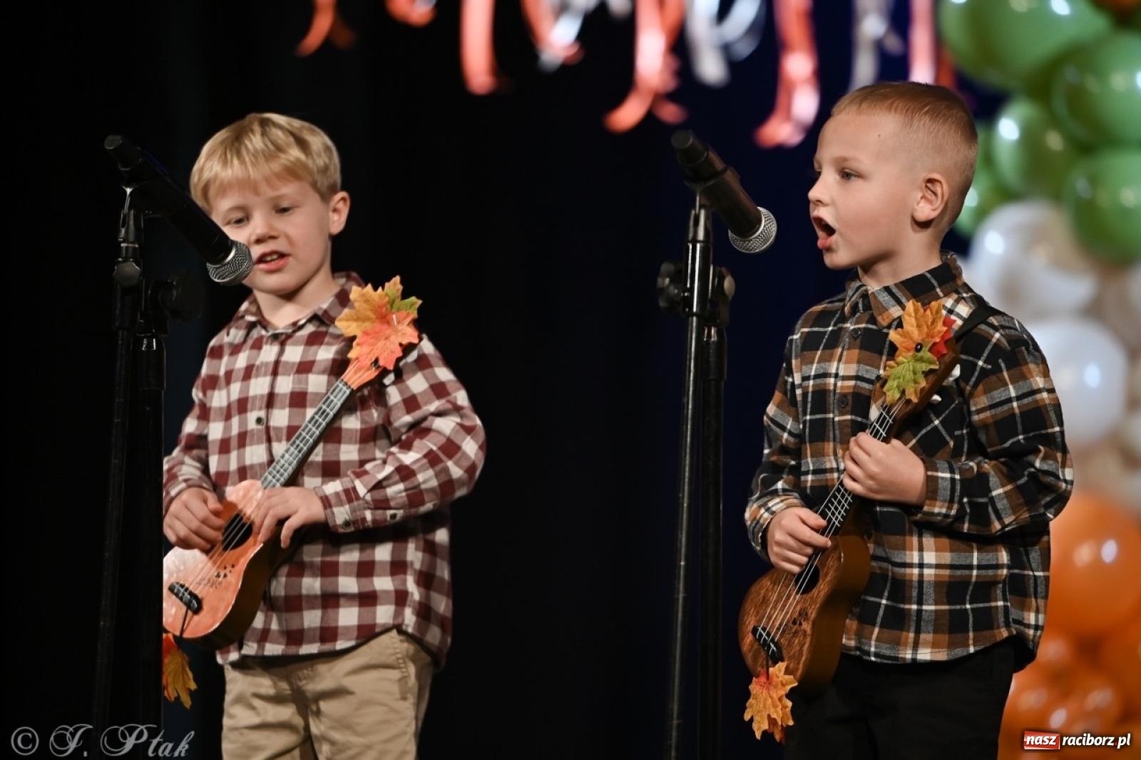 Zdjęcie w galerii na portalu naszraciborz.pl: I Powiatowy Festiwal Piosenki Przedszkolnej Jesienne Nutki w Raciborzu [FOTO i WIDEO] wiadomości z regionu