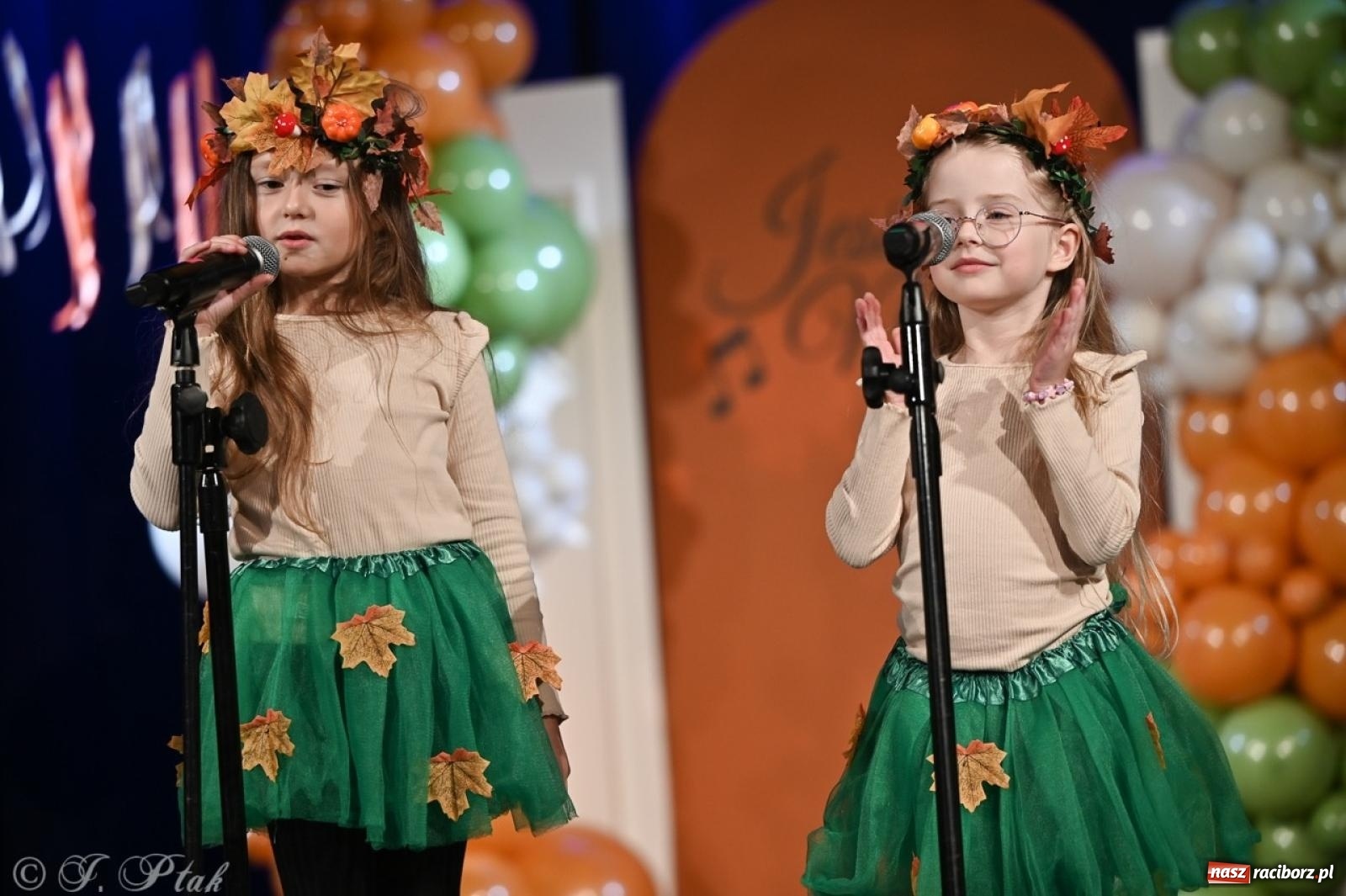 Zdjęcie w galerii na portalu naszraciborz.pl: I Powiatowy Festiwal Piosenki Przedszkolnej Jesienne Nutki w Raciborzu [FOTO i WIDEO] wiadomości z regionu