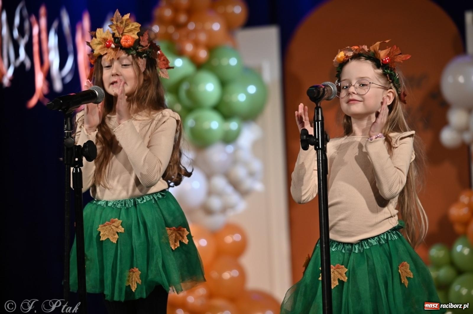 Zdjęcie w galerii na portalu naszraciborz.pl: I Powiatowy Festiwal Piosenki Przedszkolnej Jesienne Nutki w Raciborzu [FOTO i WIDEO] wiadomości z regionu