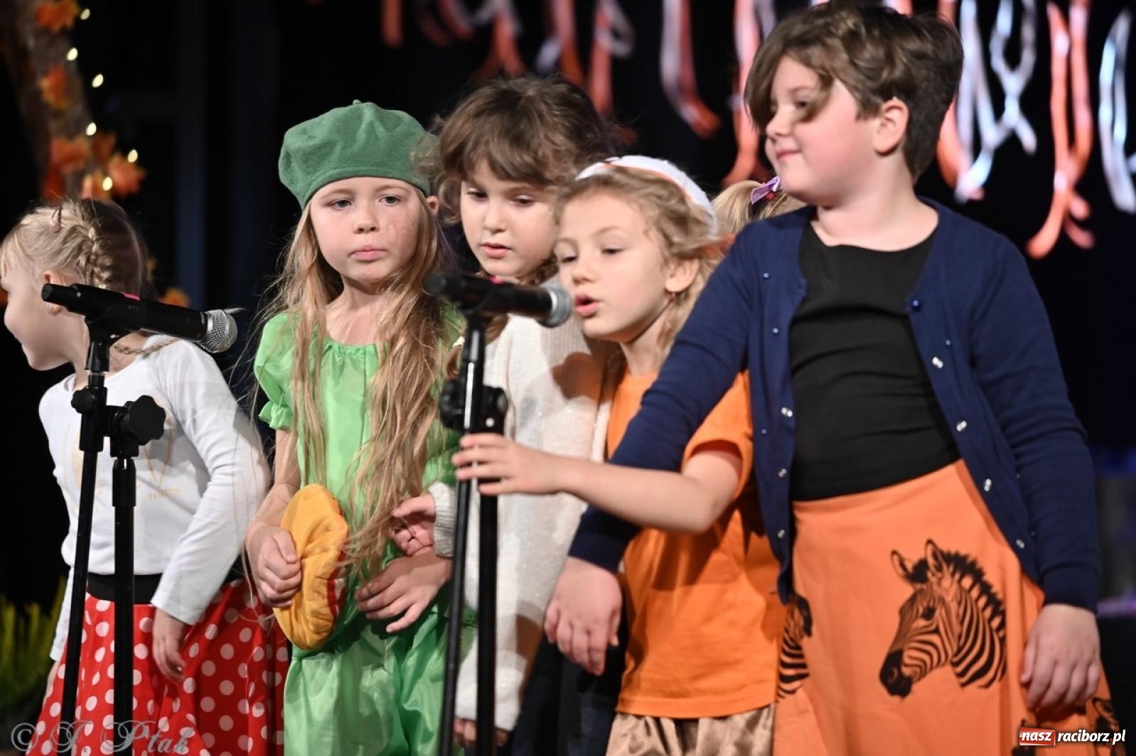 Zdjęcie w galerii na portalu naszraciborz.pl: I Powiatowy Festiwal Piosenki Przedszkolnej Jesienne Nutki w Raciborzu [FOTO i WIDEO] wiadomości z regionu
