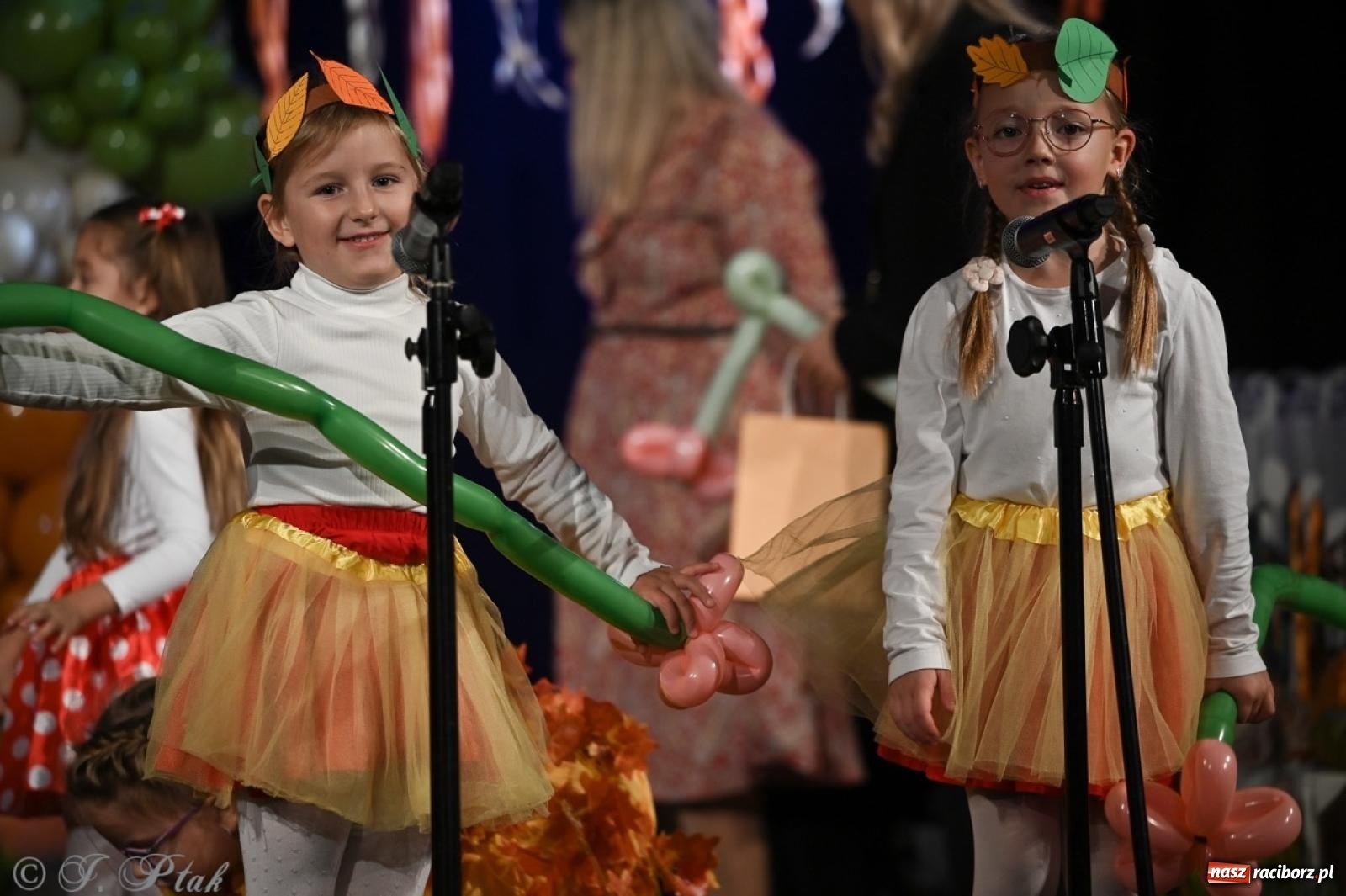 Zdjęcie w galerii na portalu naszraciborz.pl: I Powiatowy Festiwal Piosenki Przedszkolnej Jesienne Nutki w Raciborzu [FOTO i WIDEO] wiadomości z regionu