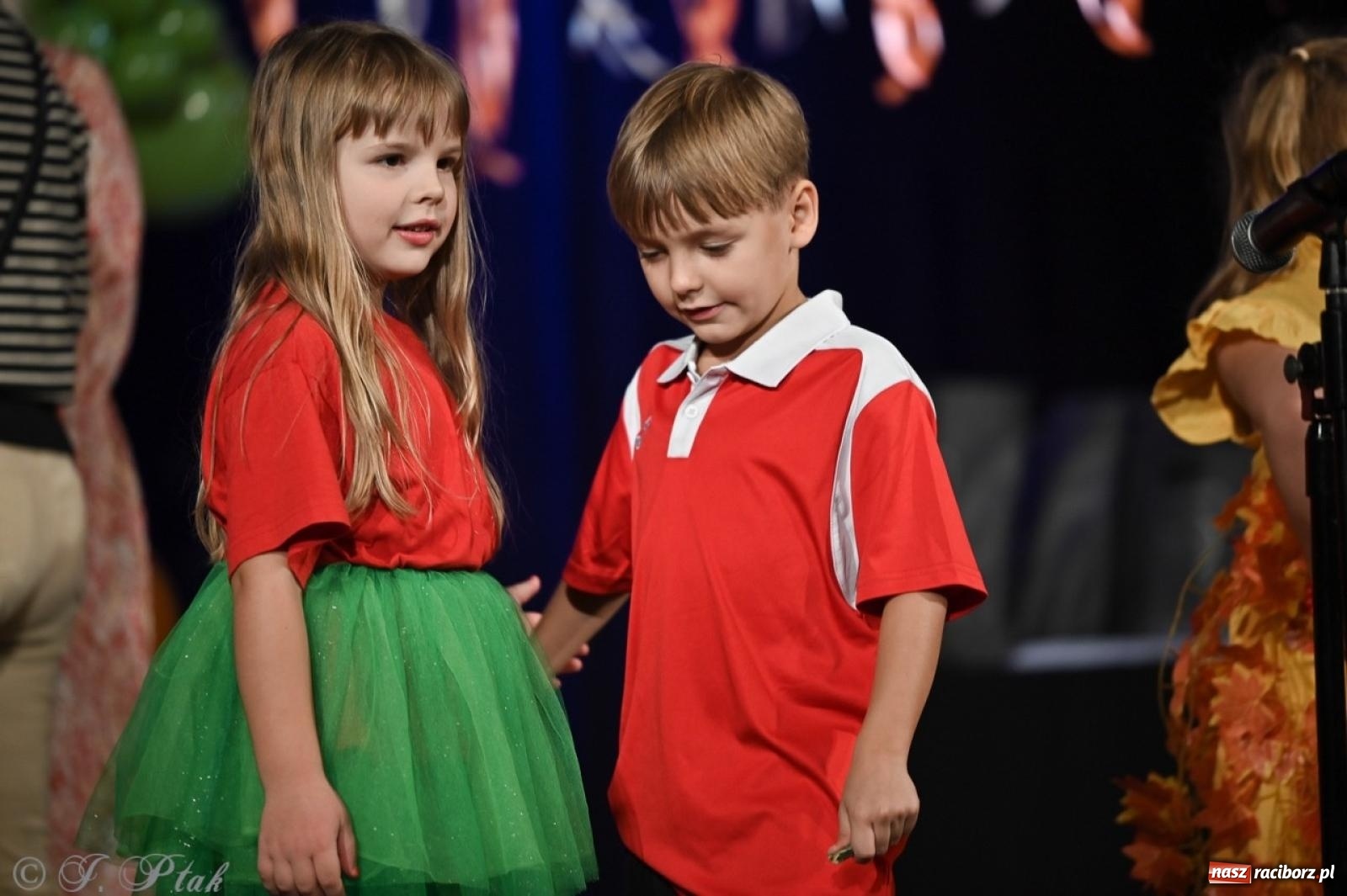 Zdjęcie w galerii na portalu naszraciborz.pl: I Powiatowy Festiwal Piosenki Przedszkolnej Jesienne Nutki w Raciborzu [FOTO i WIDEO] wiadomości z regionu
