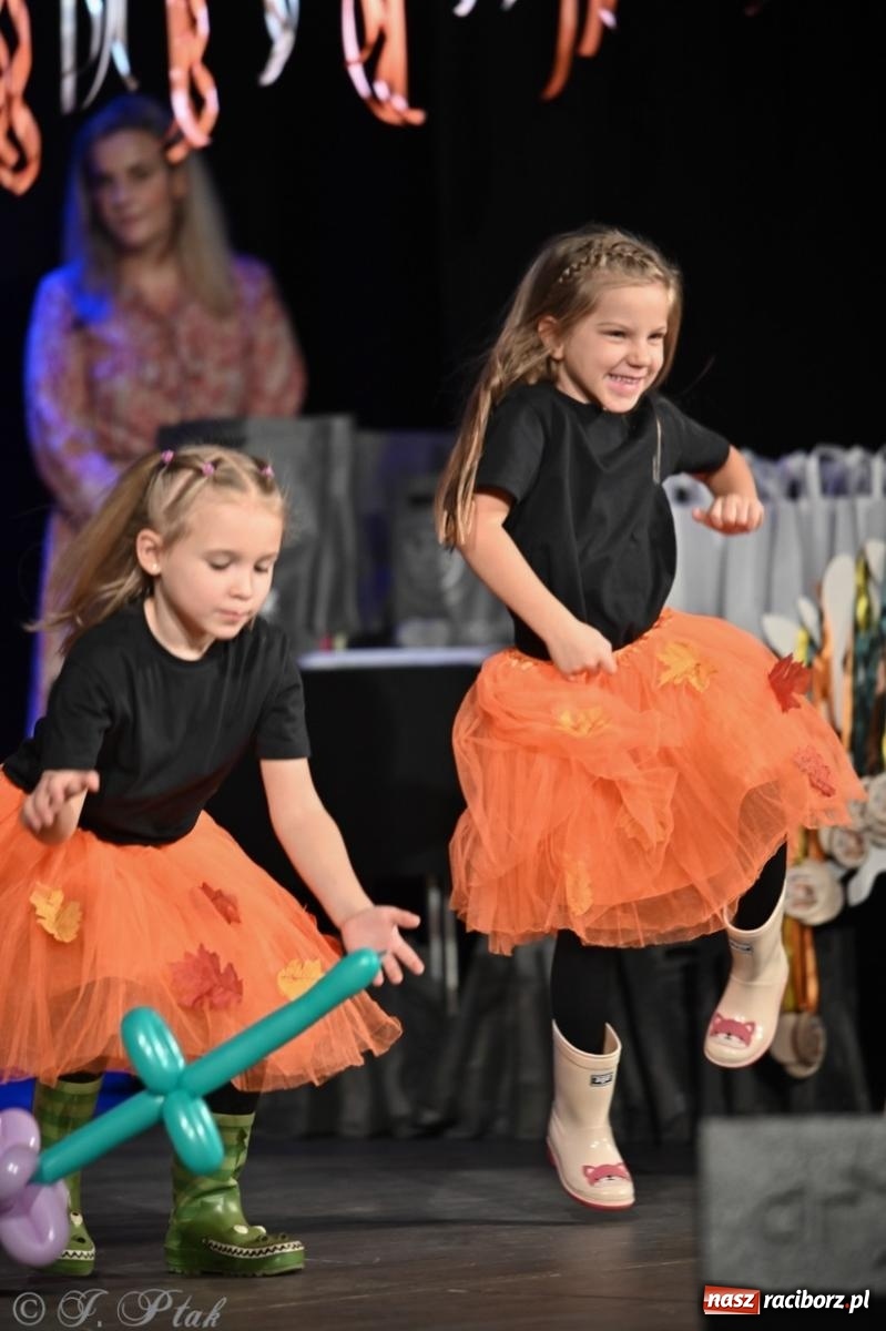 Zdjęcie w galerii na portalu naszraciborz.pl: I Powiatowy Festiwal Piosenki Przedszkolnej Jesienne Nutki w Raciborzu [FOTO i WIDEO] wiadomości z regionu