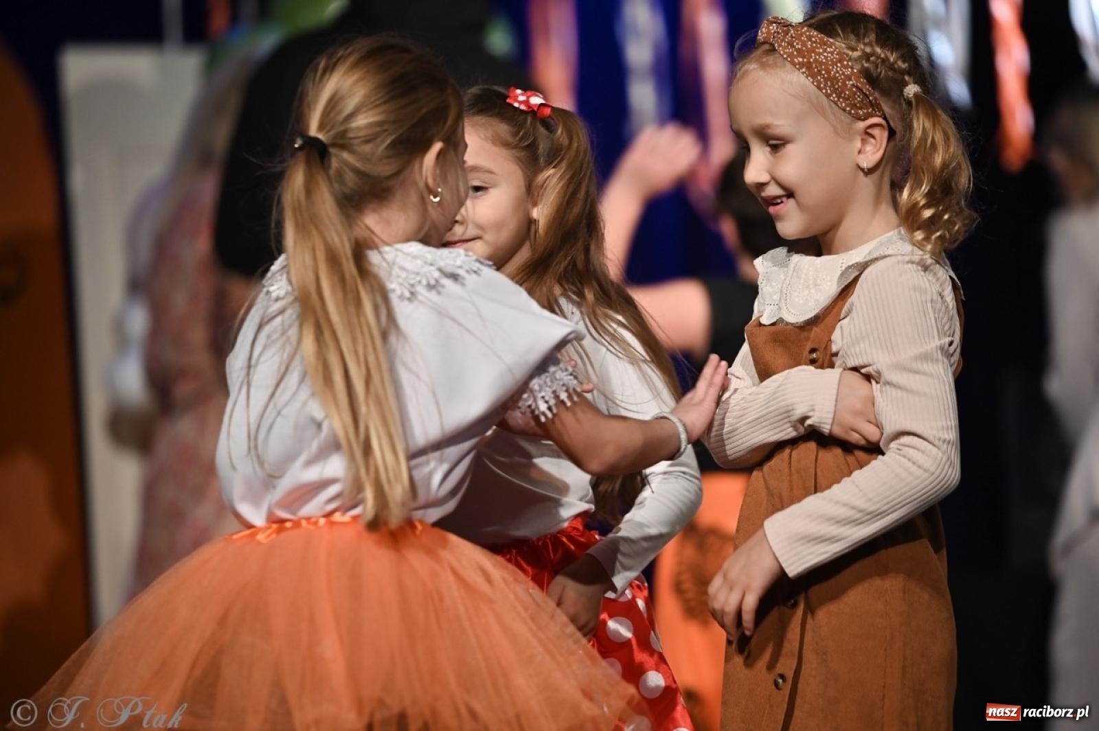 Zdjęcie w galerii na portalu naszraciborz.pl: I Powiatowy Festiwal Piosenki Przedszkolnej Jesienne Nutki w Raciborzu [FOTO i WIDEO] wiadomości z regionu