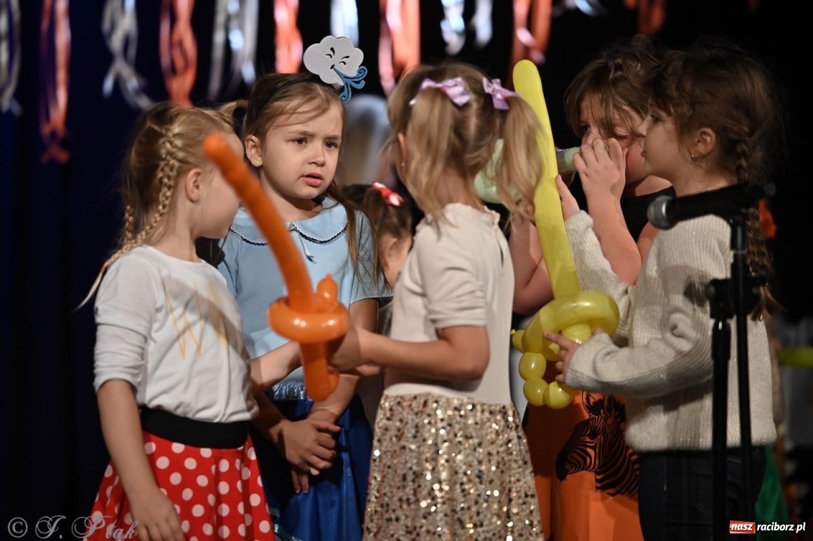 Zdjęcie w galerii na portalu naszraciborz.pl: I Powiatowy Festiwal Piosenki Przedszkolnej Jesienne Nutki w Raciborzu [FOTO i WIDEO] wiadomości z regionu