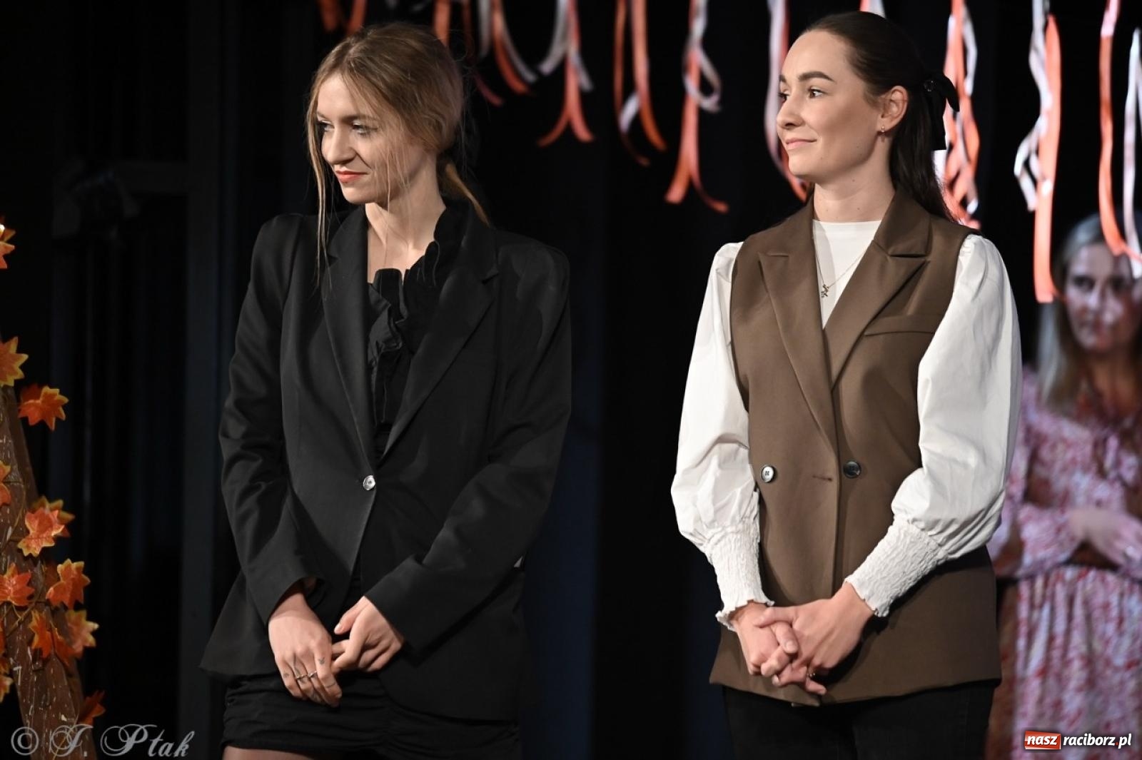 Zdjęcie w galerii na portalu naszraciborz.pl: I Powiatowy Festiwal Piosenki Przedszkolnej Jesienne Nutki w Raciborzu [FOTO i WIDEO] wiadomości z regionu