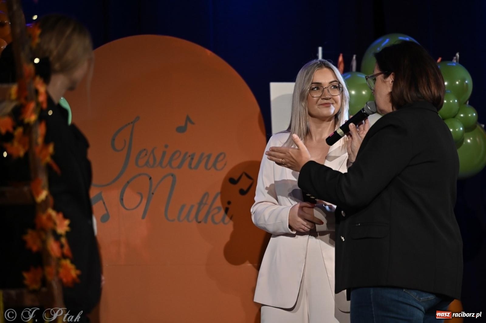 Zdjęcie w galerii na portalu naszraciborz.pl: I Powiatowy Festiwal Piosenki Przedszkolnej Jesienne Nutki w Raciborzu [FOTO i WIDEO] wiadomości z regionu