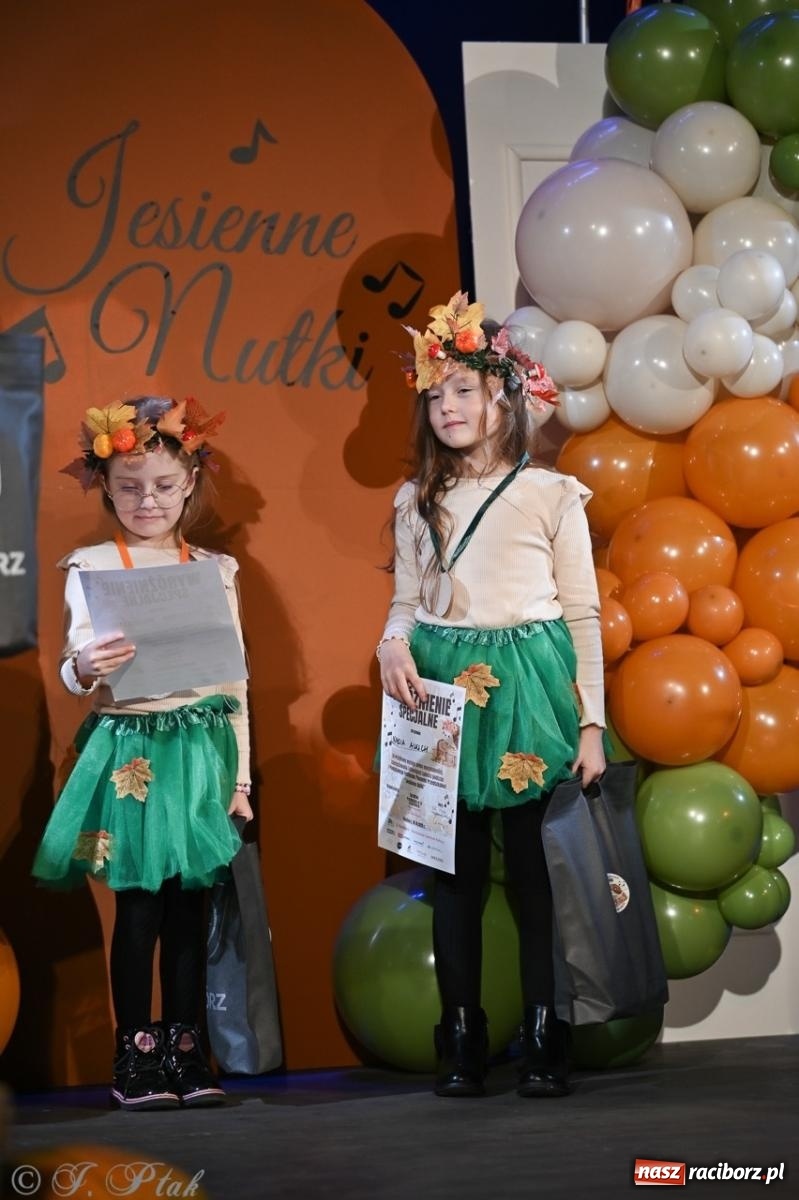 Zdjęcie w galerii na portalu naszraciborz.pl: I Powiatowy Festiwal Piosenki Przedszkolnej Jesienne Nutki w Raciborzu [FOTO i WIDEO] wiadomości z regionu