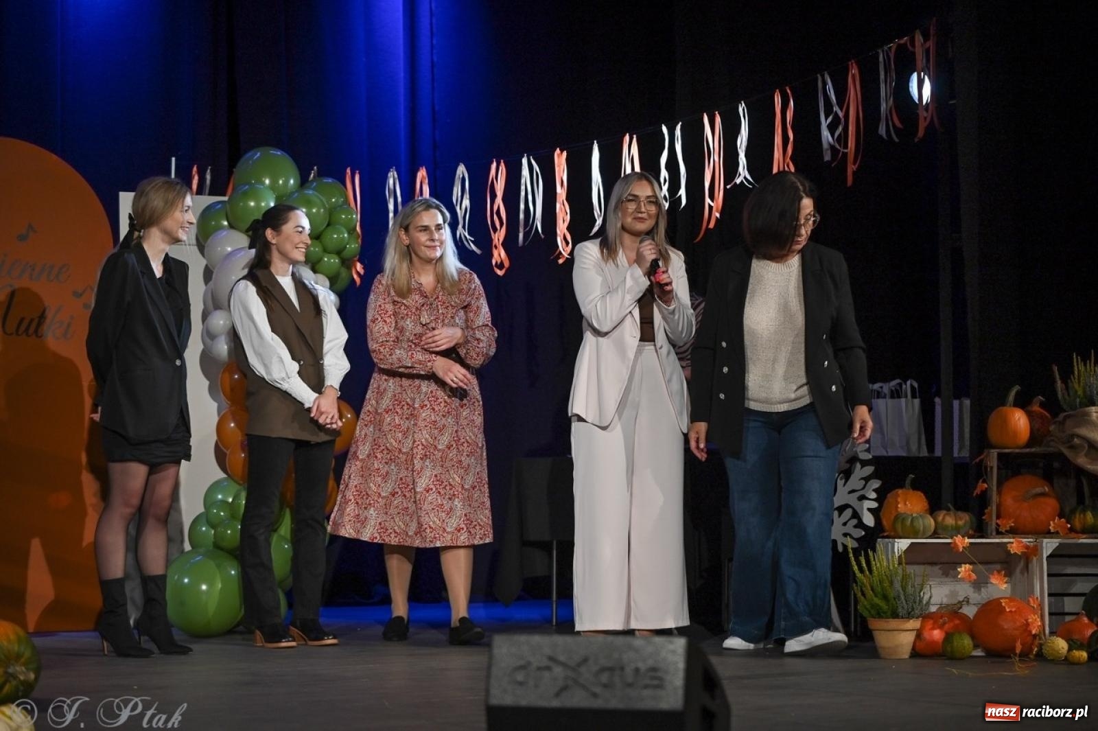 Zdjęcie w galerii na portalu naszraciborz.pl: I Powiatowy Festiwal Piosenki Przedszkolnej Jesienne Nutki w Raciborzu [FOTO i WIDEO] wiadomości z regionu