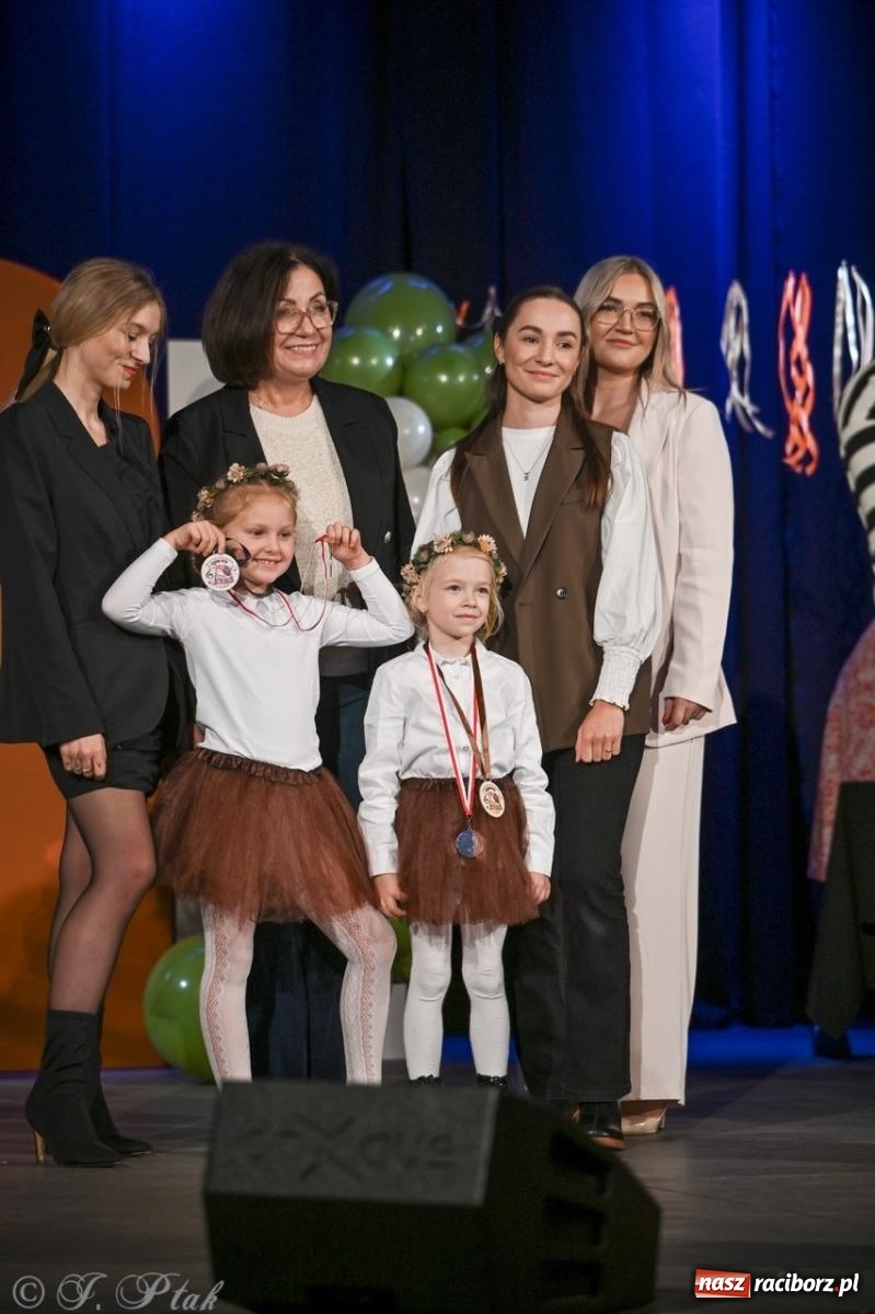 Zdjęcie w galerii na portalu naszraciborz.pl: I Powiatowy Festiwal Piosenki Przedszkolnej Jesienne Nutki w Raciborzu [FOTO i WIDEO] wiadomości z regionu