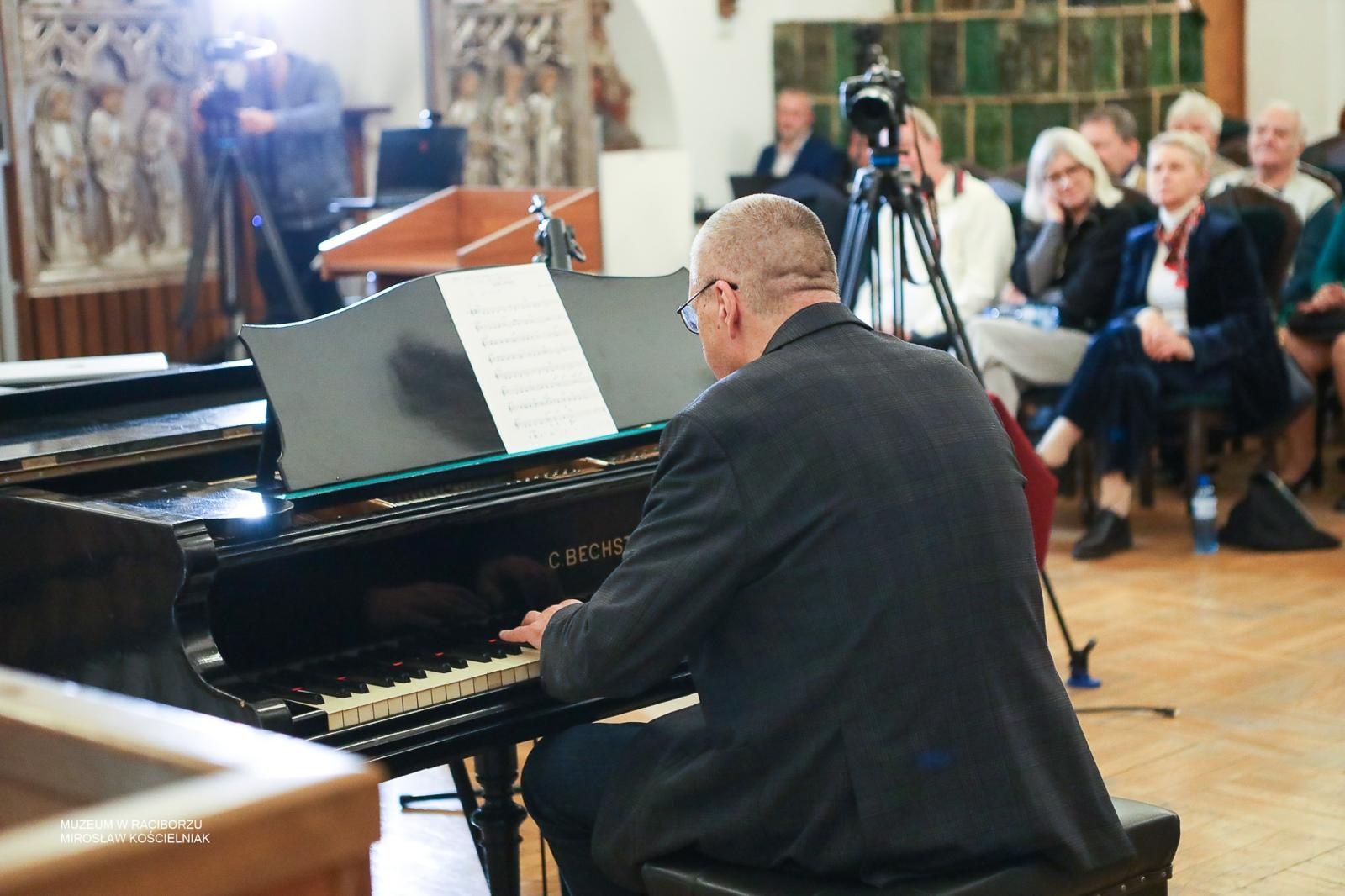 Zdjęcie w galerii na portalu naszraciborz.pl: Skwer przy Wojska Polskiego-Karola Miarki ma patrona – Clausa Ogermana wiadomości z regionu