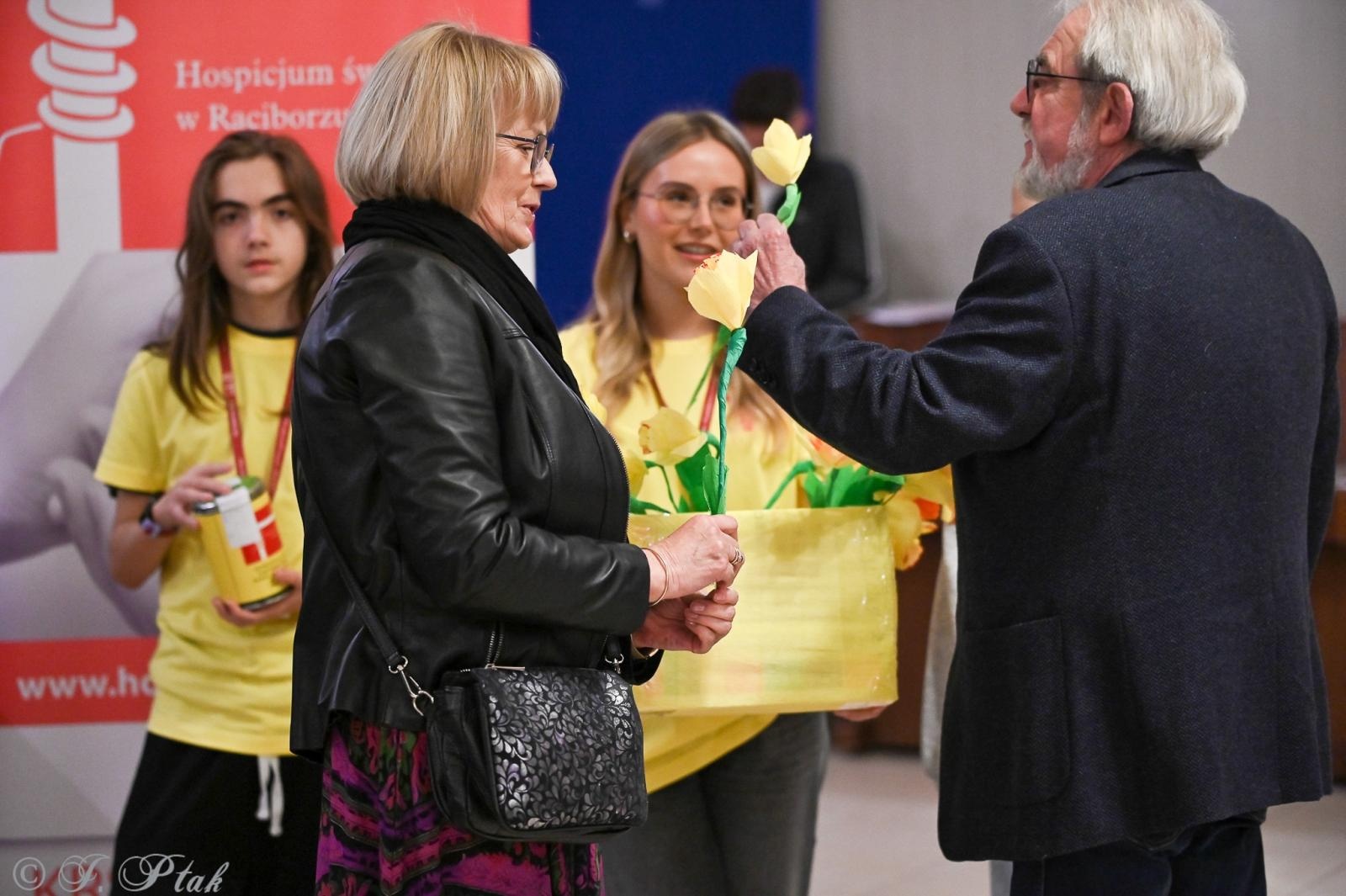 Zdjęcie w galerii na portalu naszraciborz.pl: Głosy dla Hospicjum 2025 – koncert dobroczynny w Raciborskim Centrum Kultury wiadomości z regionu