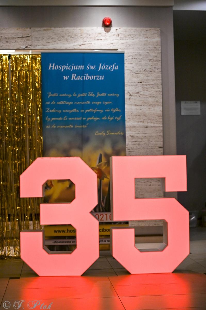 Zdjęcie w galerii na portalu naszraciborz.pl: Głosy dla Hospicjum 2025 – koncert dobroczynny w Raciborskim Centrum Kultury wiadomości z regionu