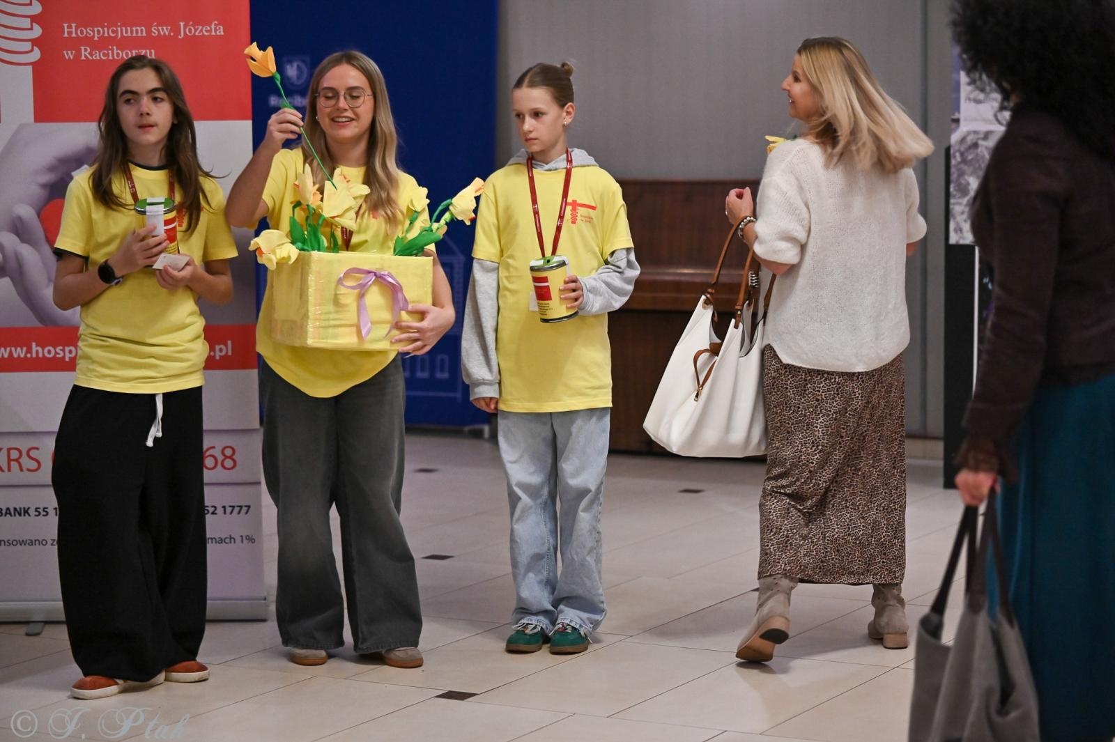 Zdjęcie w galerii na portalu naszraciborz.pl: Głosy dla Hospicjum 2025 – koncert dobroczynny w Raciborskim Centrum Kultury wiadomości z regionu