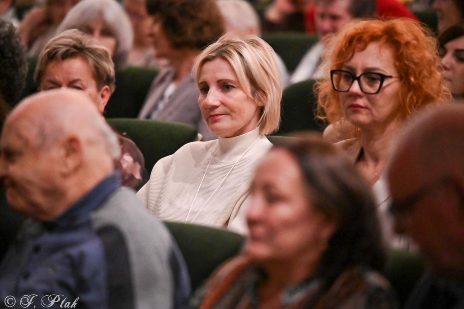 Zdjęcie w galerii na portalu naszraciborz.pl: Głosy dla Hospicjum 2025 – koncert dobroczynny w Raciborskim Centrum Kultury wiadomości z regionu