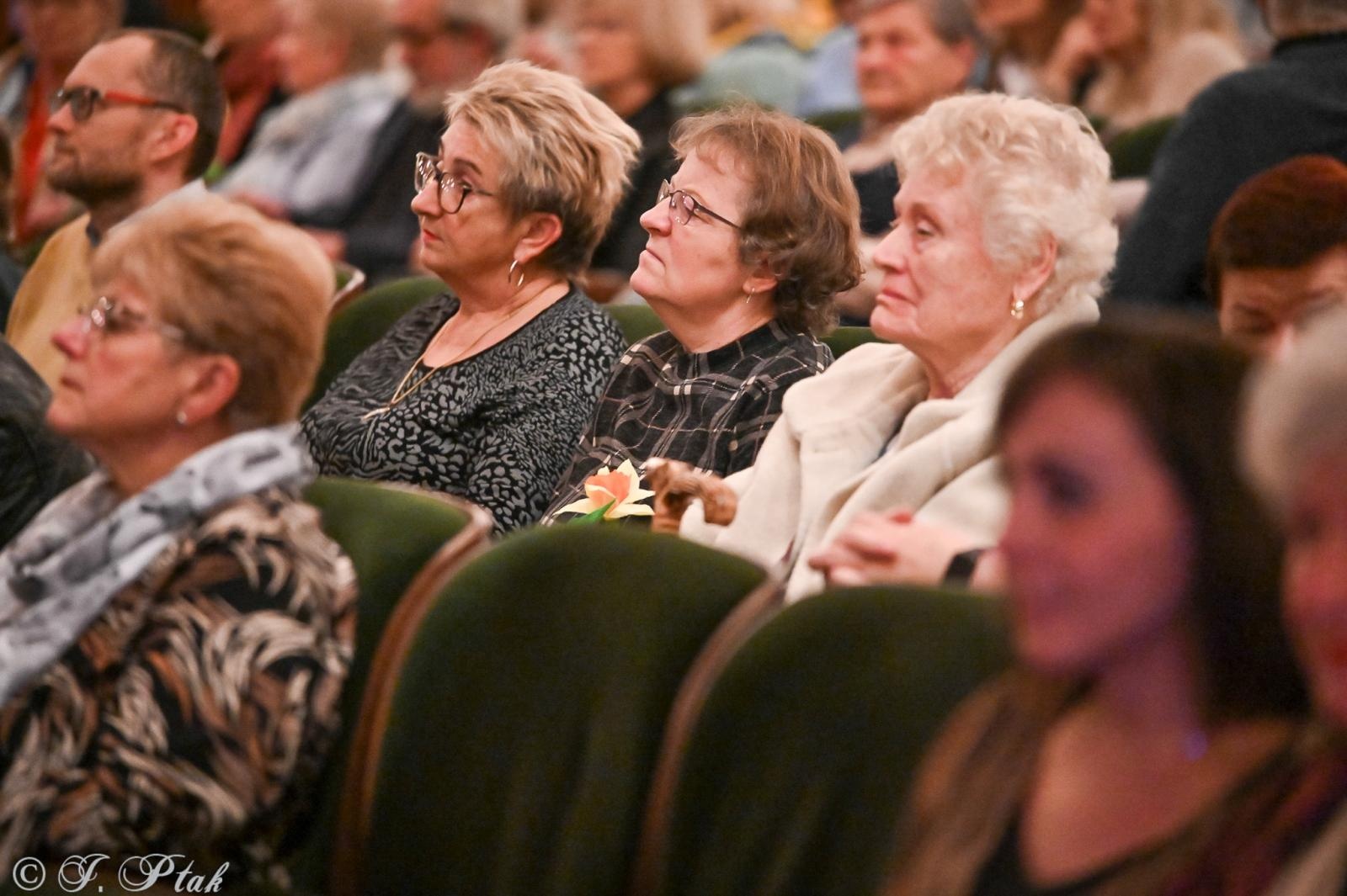 Zdjęcie w galerii na portalu naszraciborz.pl: Głosy dla Hospicjum 2025 – koncert dobroczynny w Raciborskim Centrum Kultury wiadomości z regionu