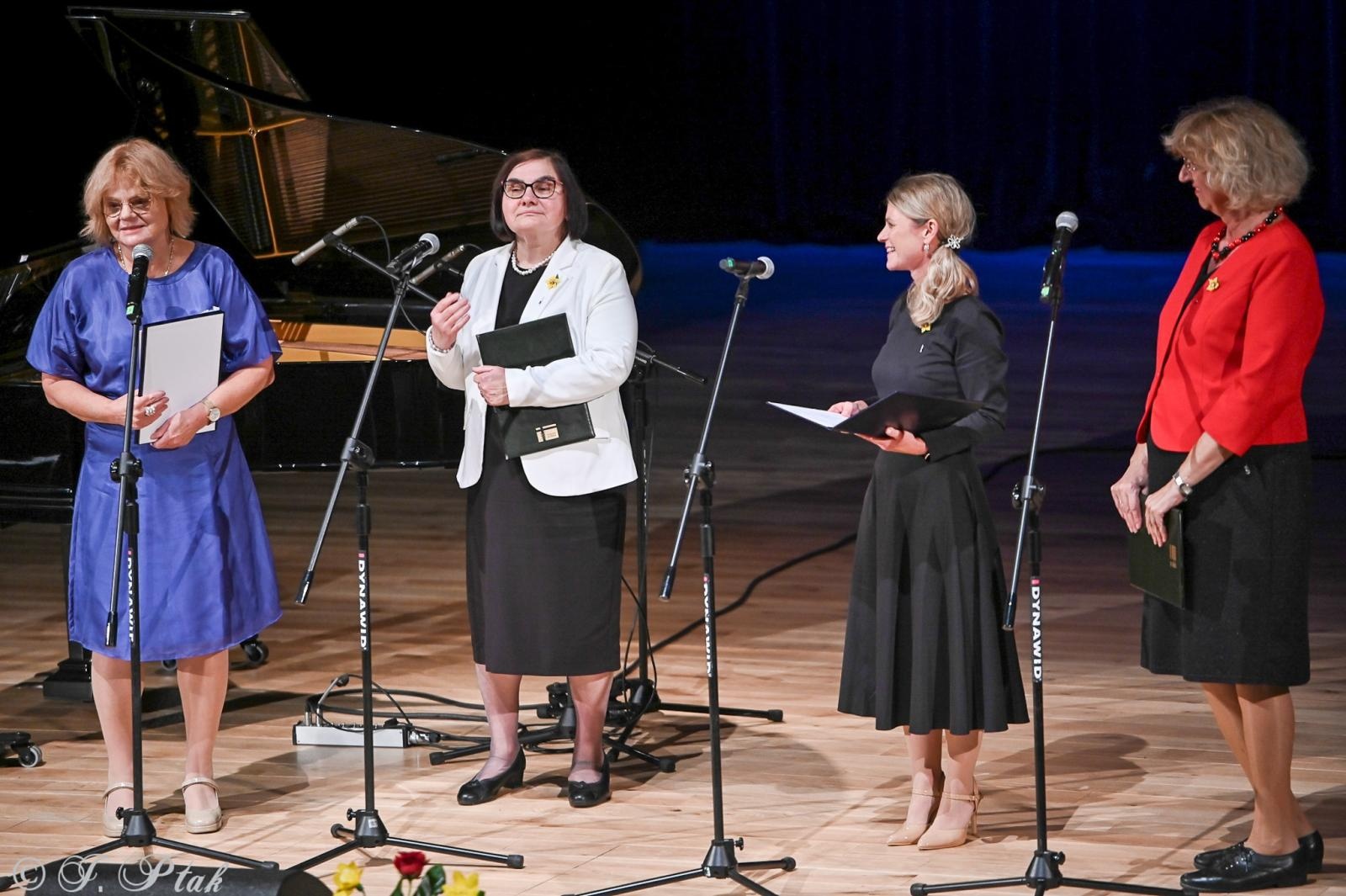 Zdjęcie w galerii na portalu naszraciborz.pl: Głosy dla Hospicjum 2025 – koncert dobroczynny w Raciborskim Centrum Kultury wiadomości z regionu