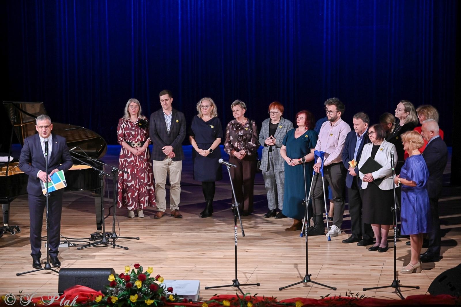 Zdjęcie w galerii na portalu naszraciborz.pl: Głosy dla Hospicjum 2025 – koncert dobroczynny w Raciborskim Centrum Kultury wiadomości z regionu