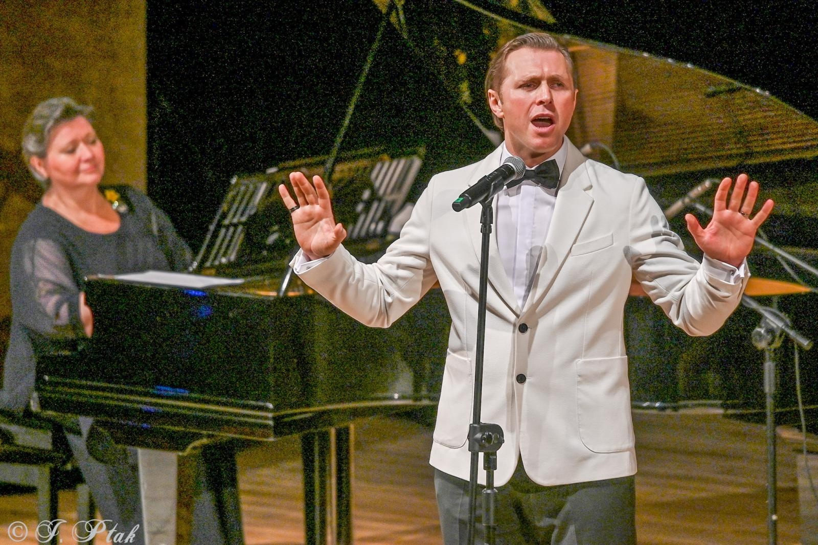 Zdjęcie w galerii na portalu naszraciborz.pl: Głosy dla Hospicjum 2025 – koncert dobroczynny w Raciborskim Centrum Kultury wiadomości z regionu