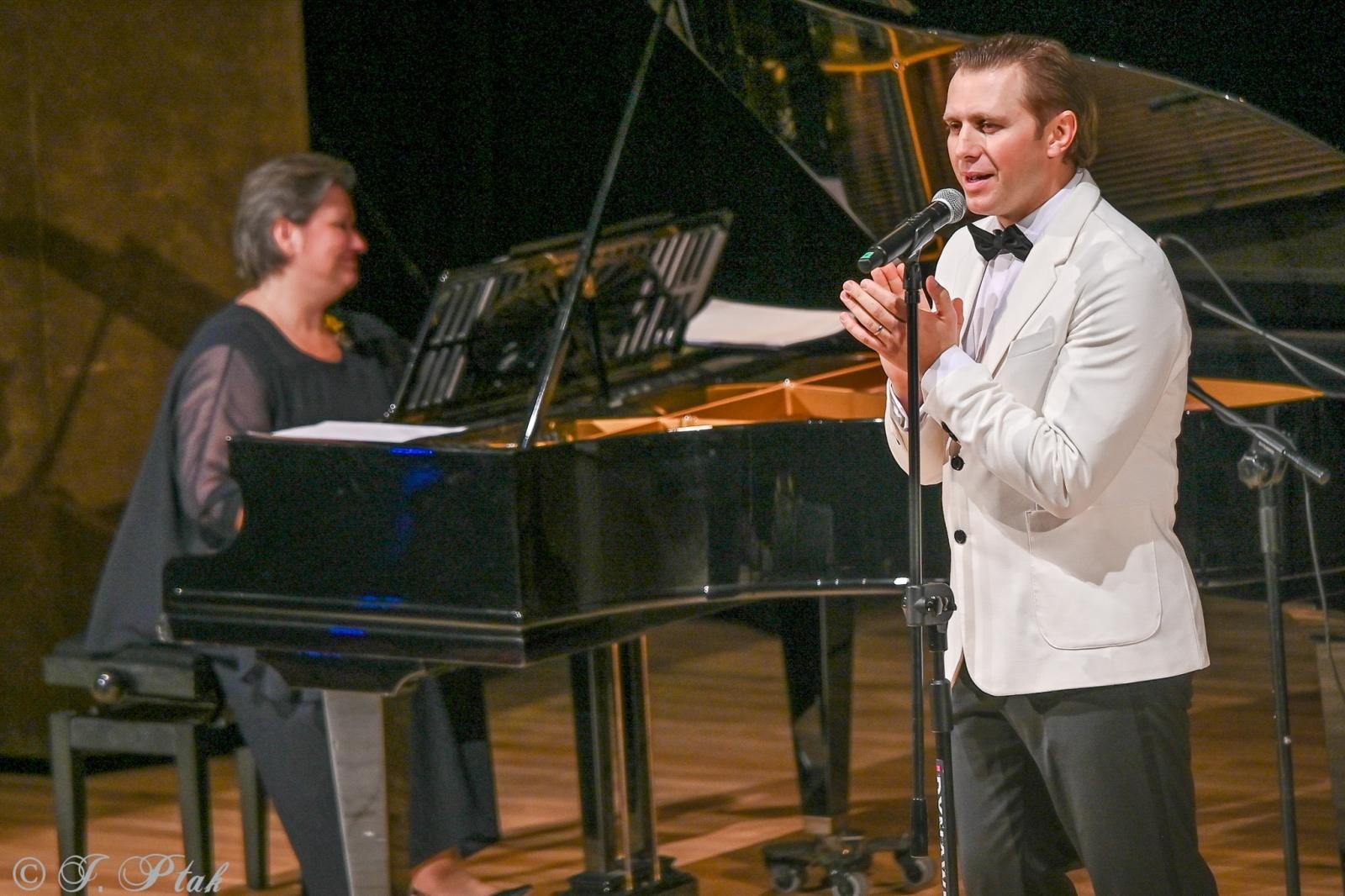 Zdjęcie w galerii na portalu naszraciborz.pl: Głosy dla Hospicjum 2025 – koncert dobroczynny w Raciborskim Centrum Kultury wiadomości z regionu