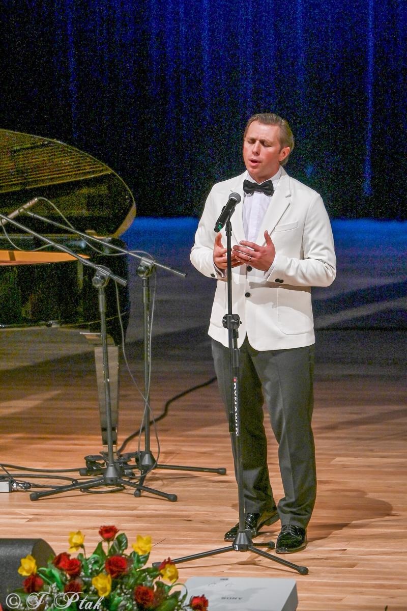 Zdjęcie w galerii na portalu naszraciborz.pl: Głosy dla Hospicjum 2025 – koncert dobroczynny w Raciborskim Centrum Kultury wiadomości z regionu