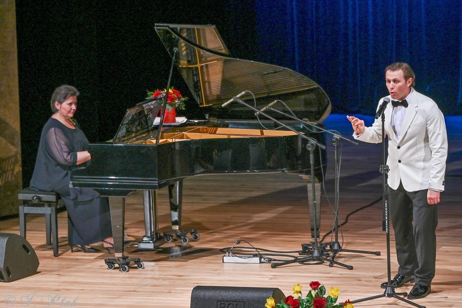 Zdjęcie w galerii na portalu naszraciborz.pl: Głosy dla Hospicjum 2025 – koncert dobroczynny w Raciborskim Centrum Kultury wiadomości z regionu