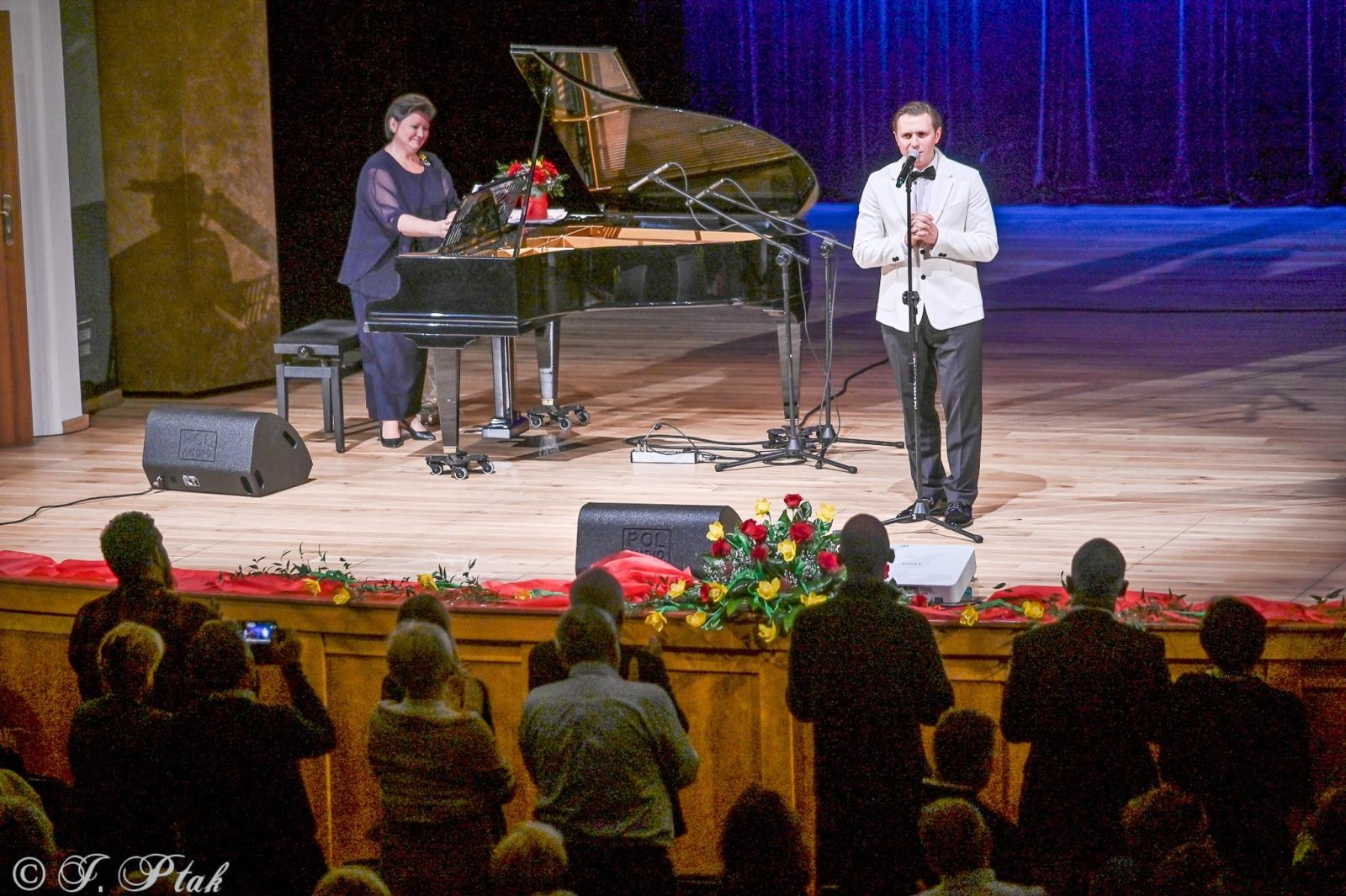 Zdjęcie w galerii na portalu naszraciborz.pl: Głosy dla Hospicjum 2025 – koncert dobroczynny w Raciborskim Centrum Kultury wiadomości z regionu
