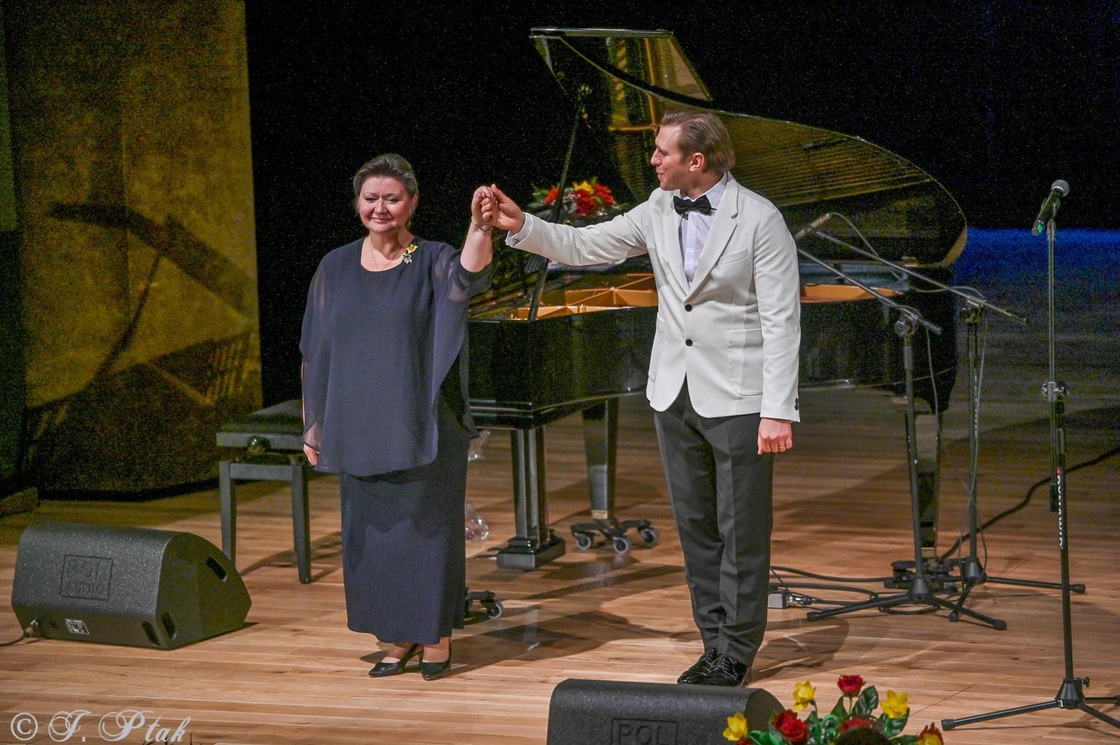 Zdjęcie w galerii na portalu naszraciborz.pl: Głosy dla Hospicjum 2025 – koncert dobroczynny w Raciborskim Centrum Kultury wiadomości z regionu