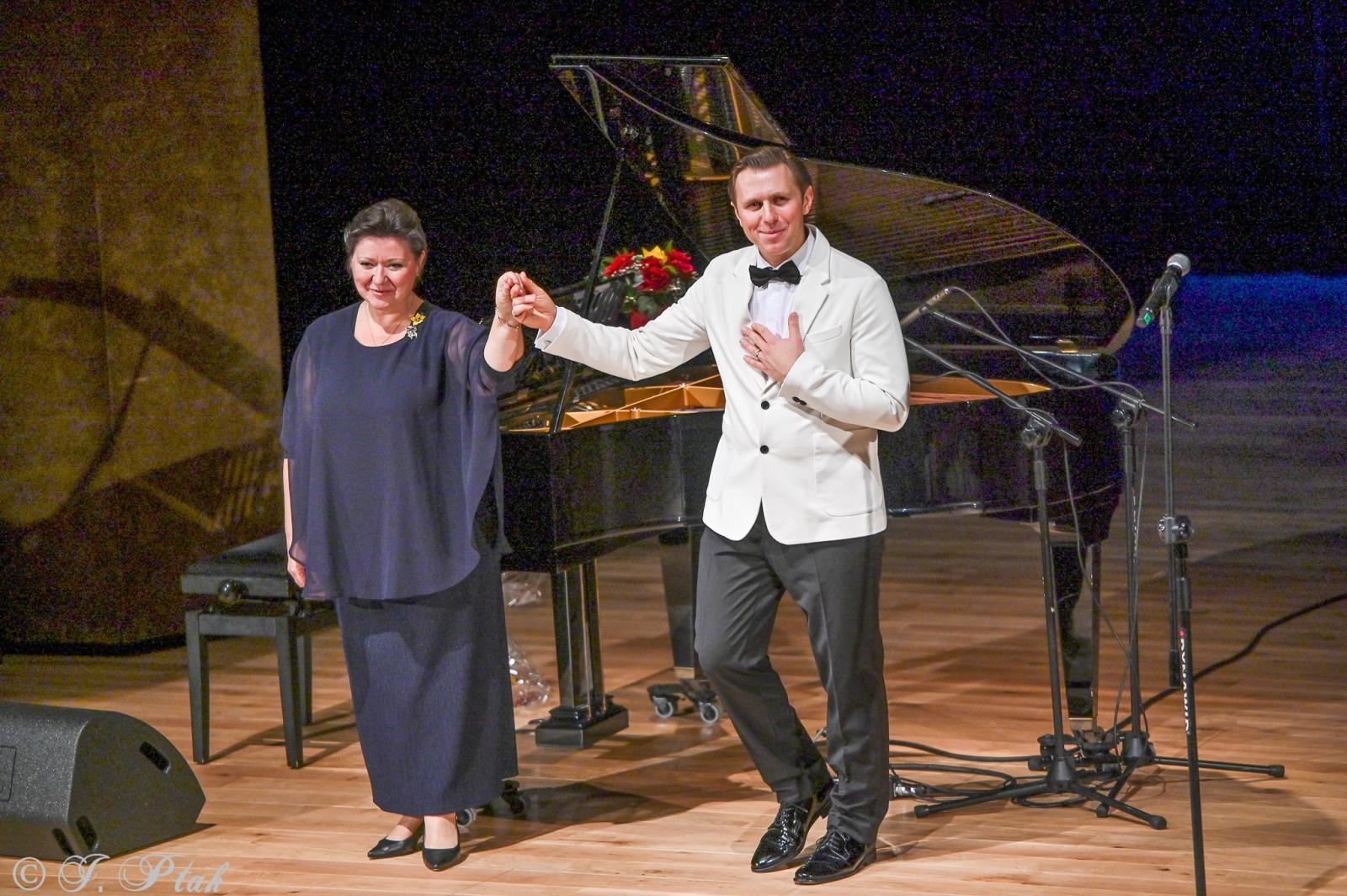 Zdjęcie w galerii na portalu naszraciborz.pl: Głosy dla Hospicjum 2025 – koncert dobroczynny w Raciborskim Centrum Kultury wiadomości z regionu